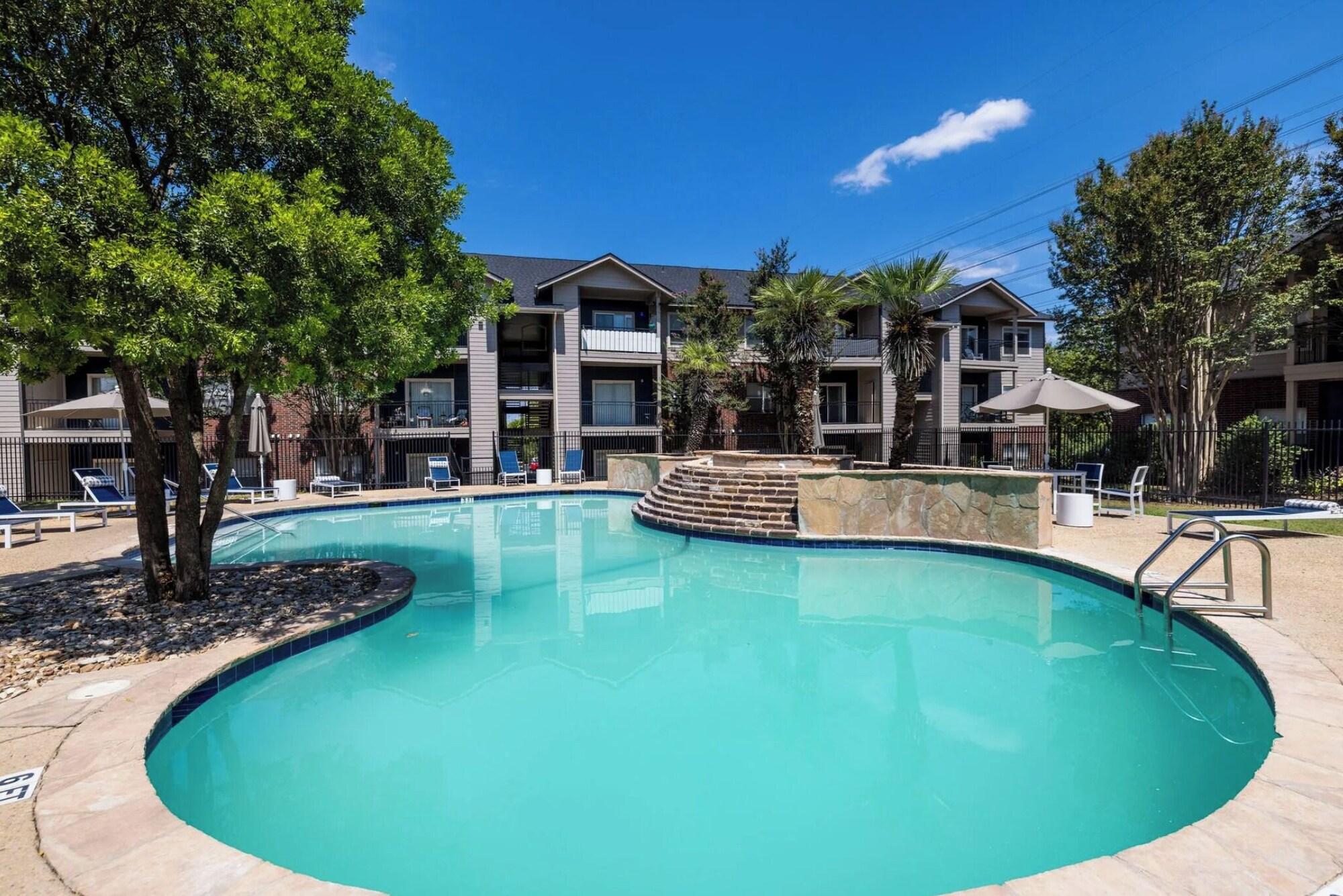 Varios Landing  San Antonio Royal Ridge
