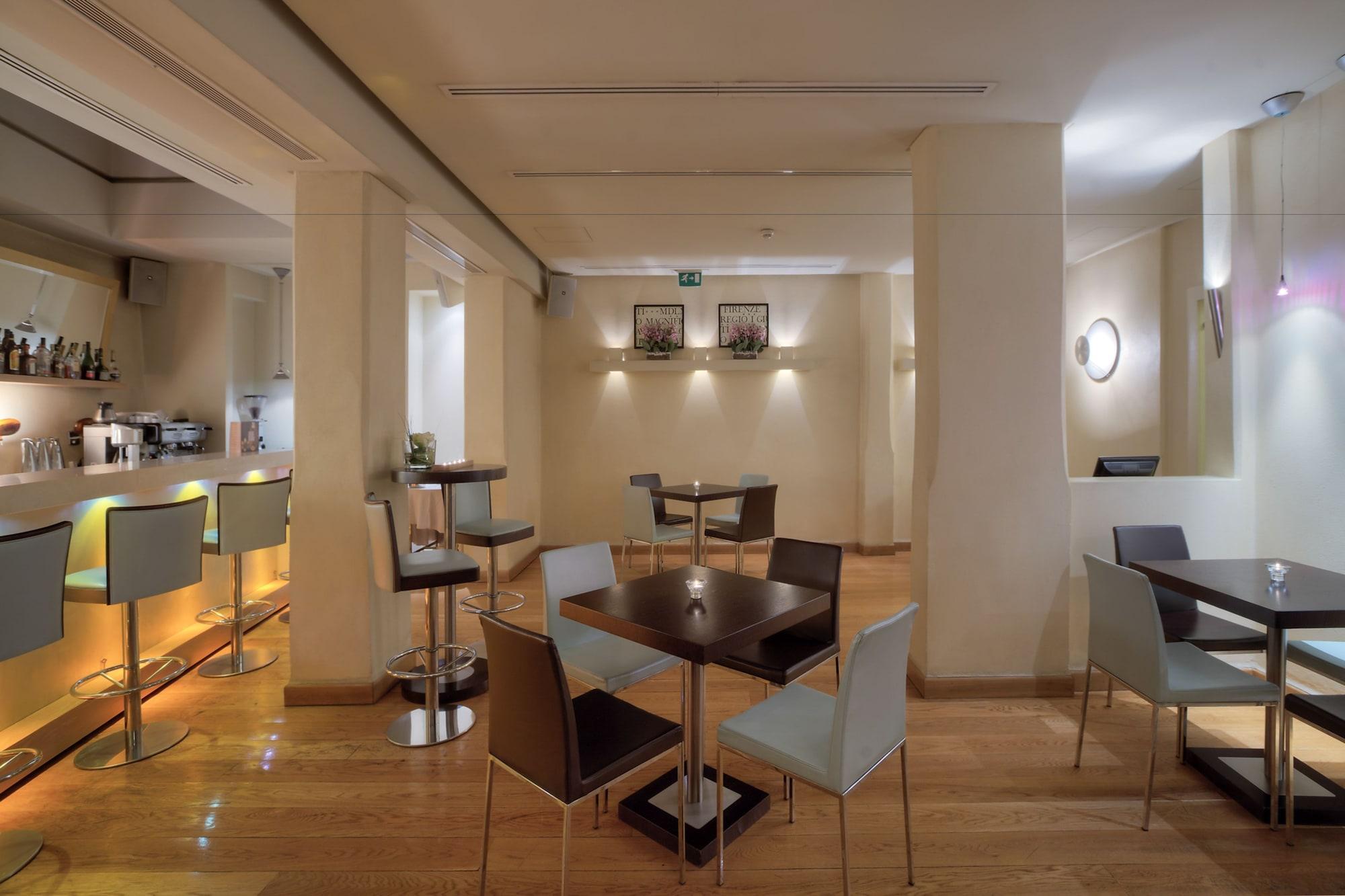 Bar/Salón O&B Athens Boutique Hotel