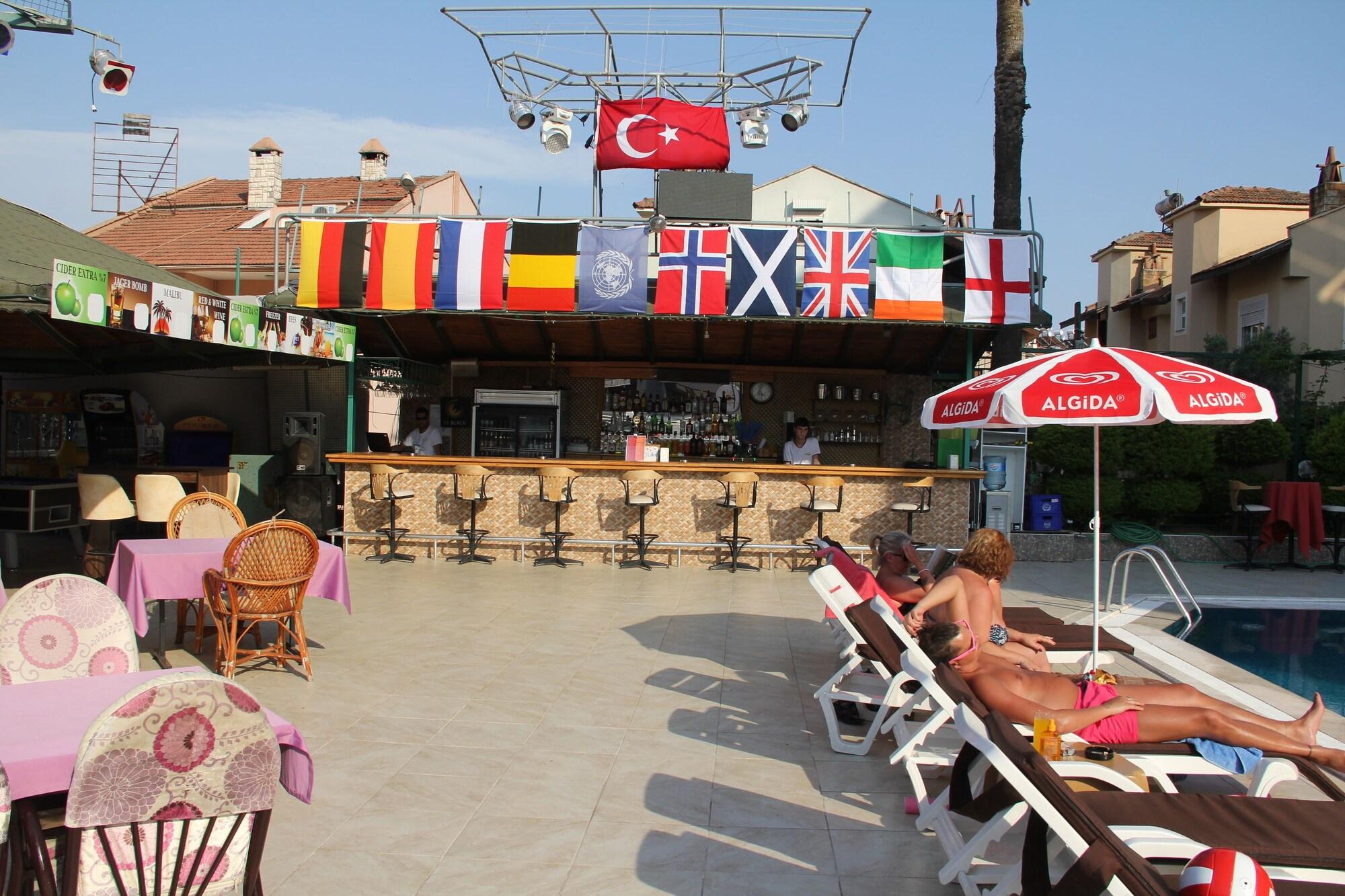 Bar/Salón Club Dorado