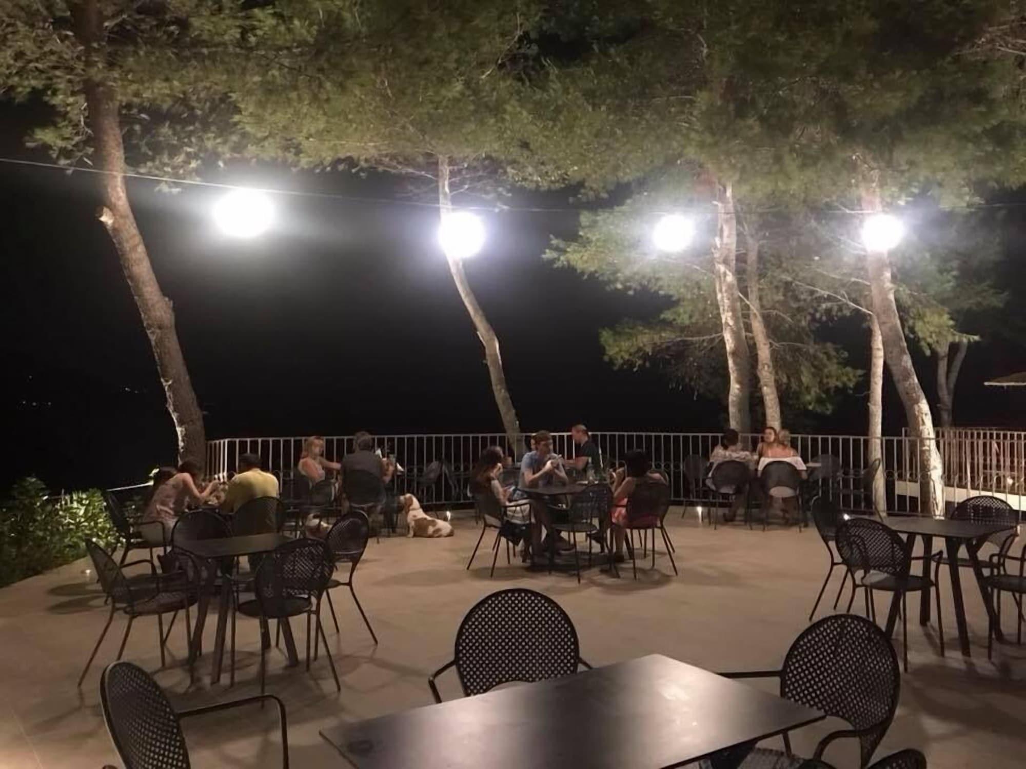 Restaurant Celia Apartments