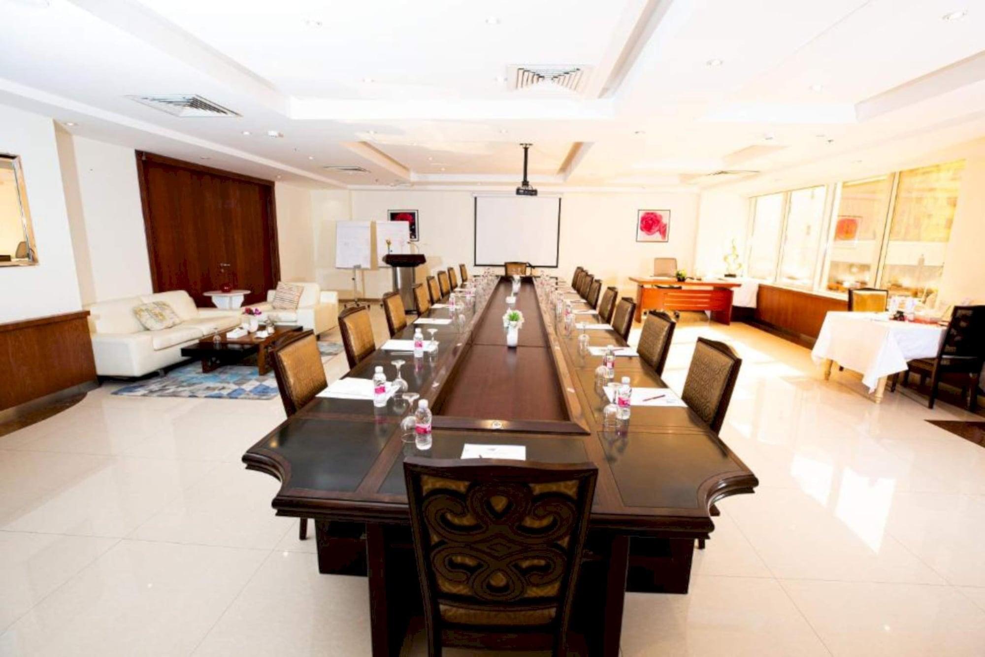 Sala de Reuniones Sunday Millennia Hotel
