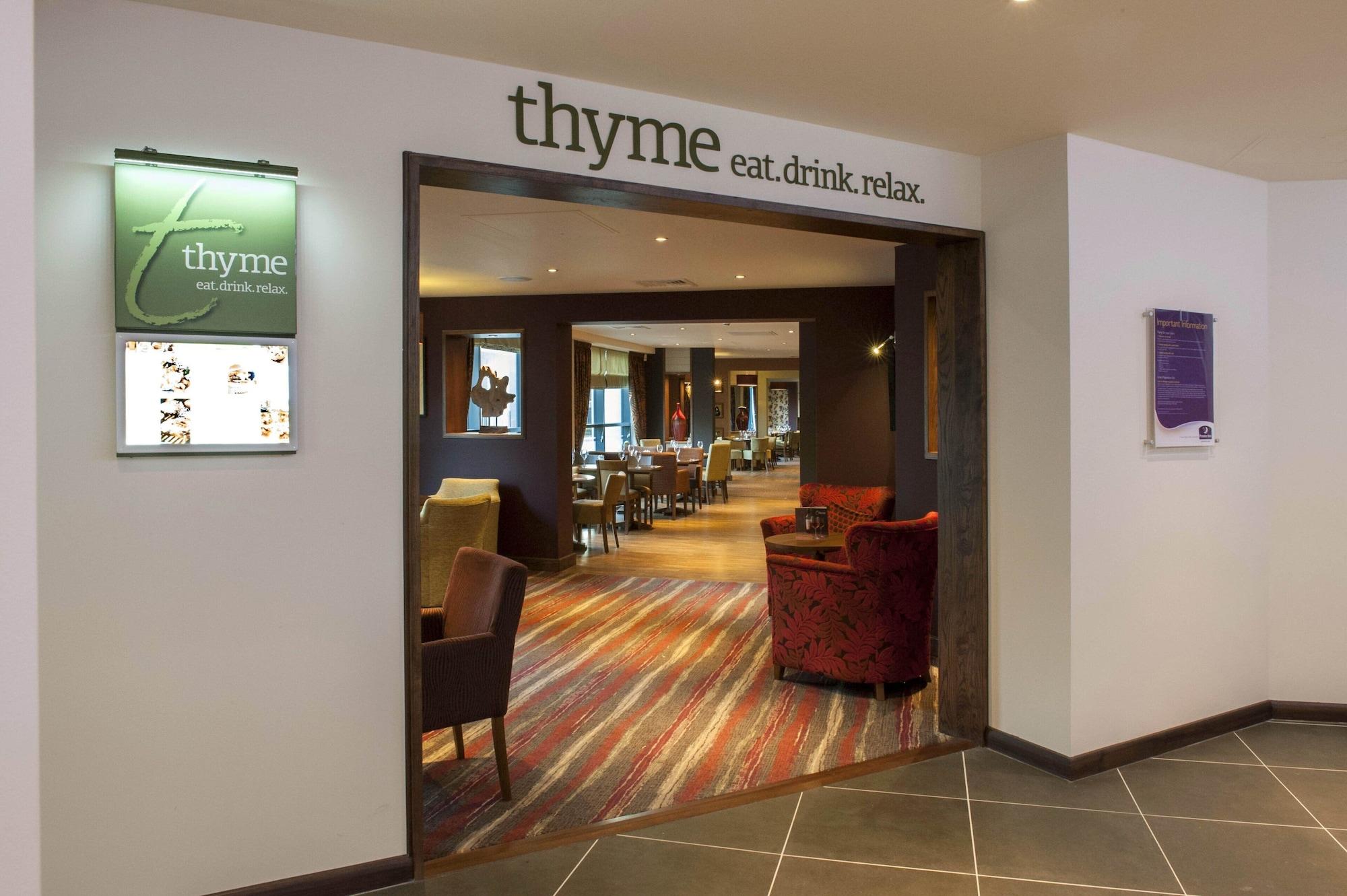 Bar/Salón Premier Inn Bath City Centre