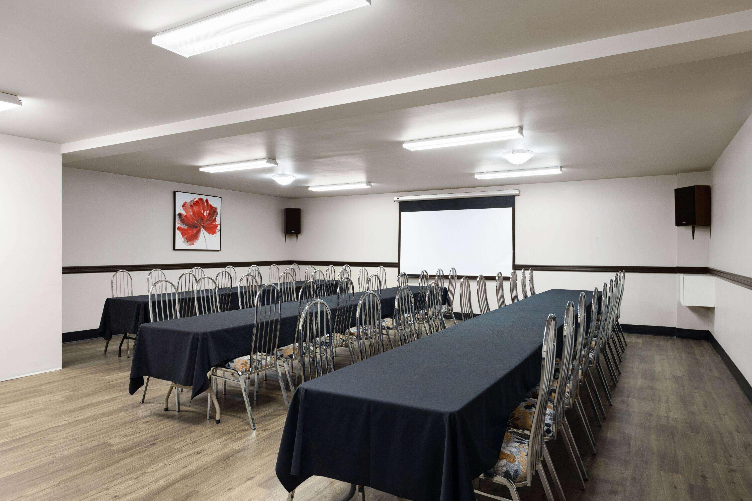 Centro de Negocios Travelodge By Wyndham Roberval