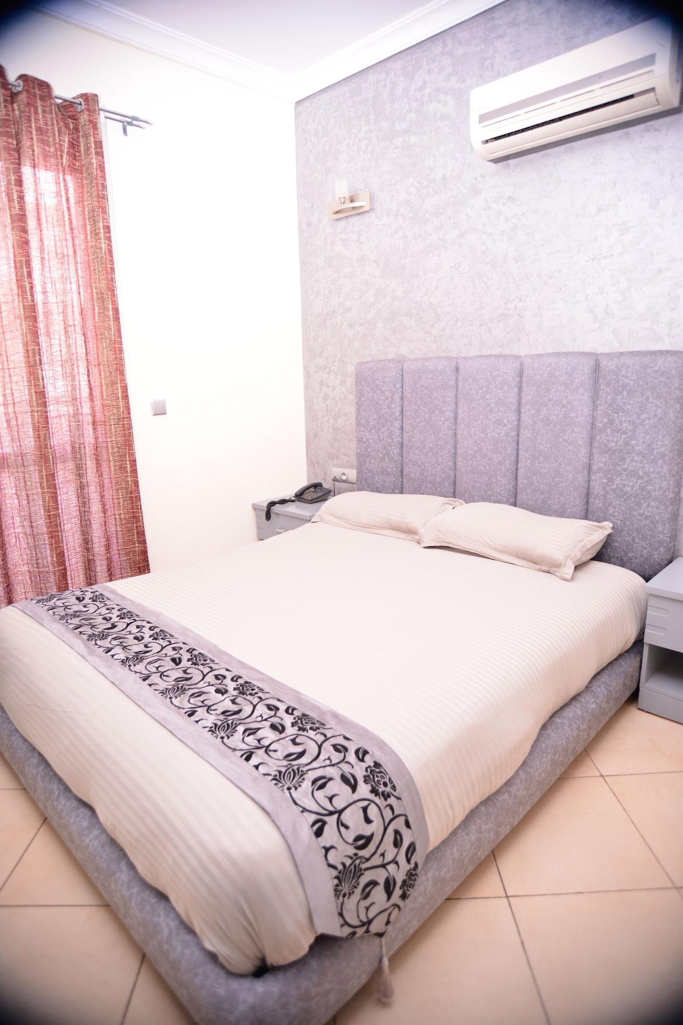Varios Sourebou Chez Appart Hotel Founty Beach