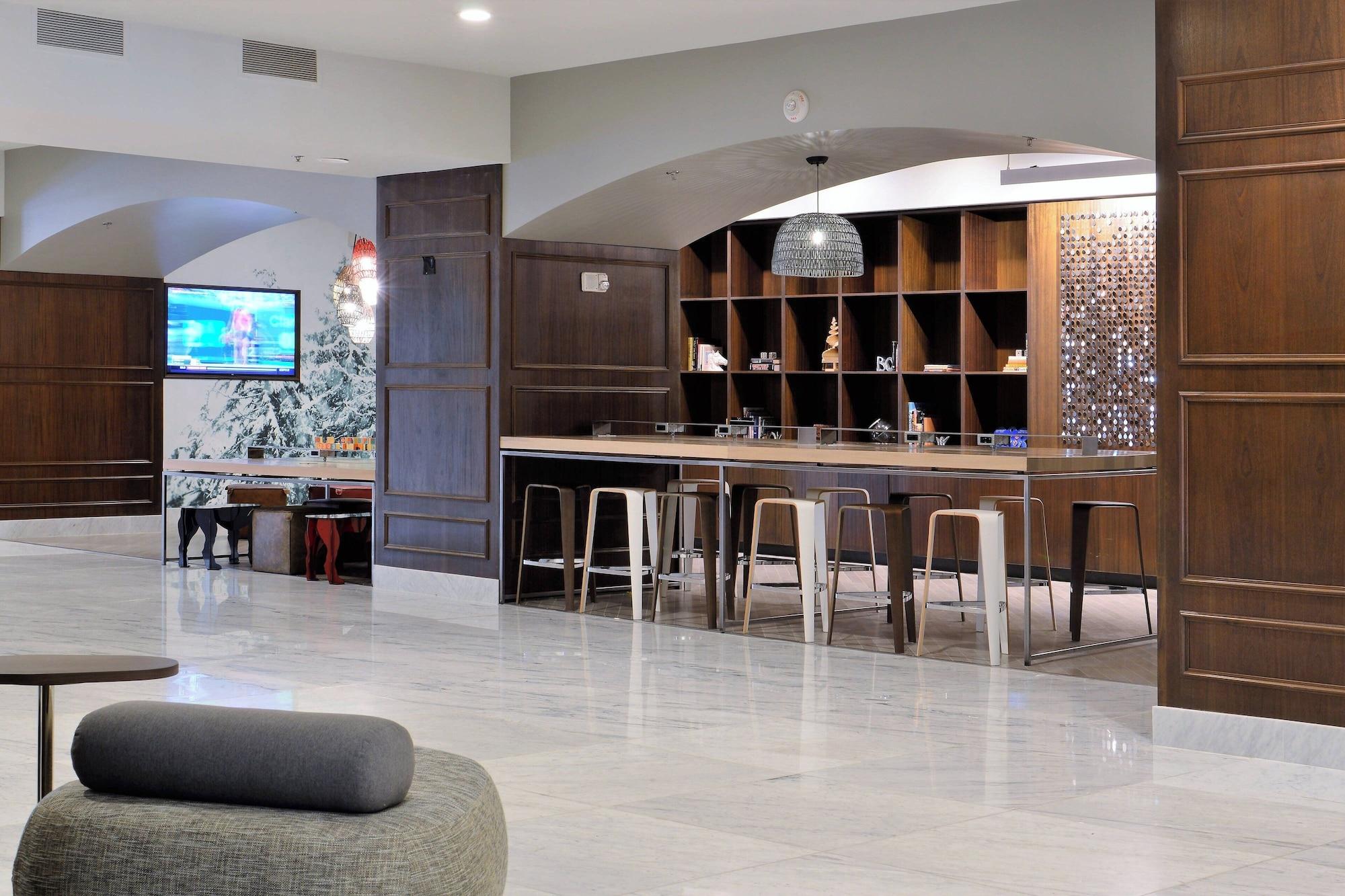 Vista Lobby Renaissance Reno Downtown Hotel & Spa