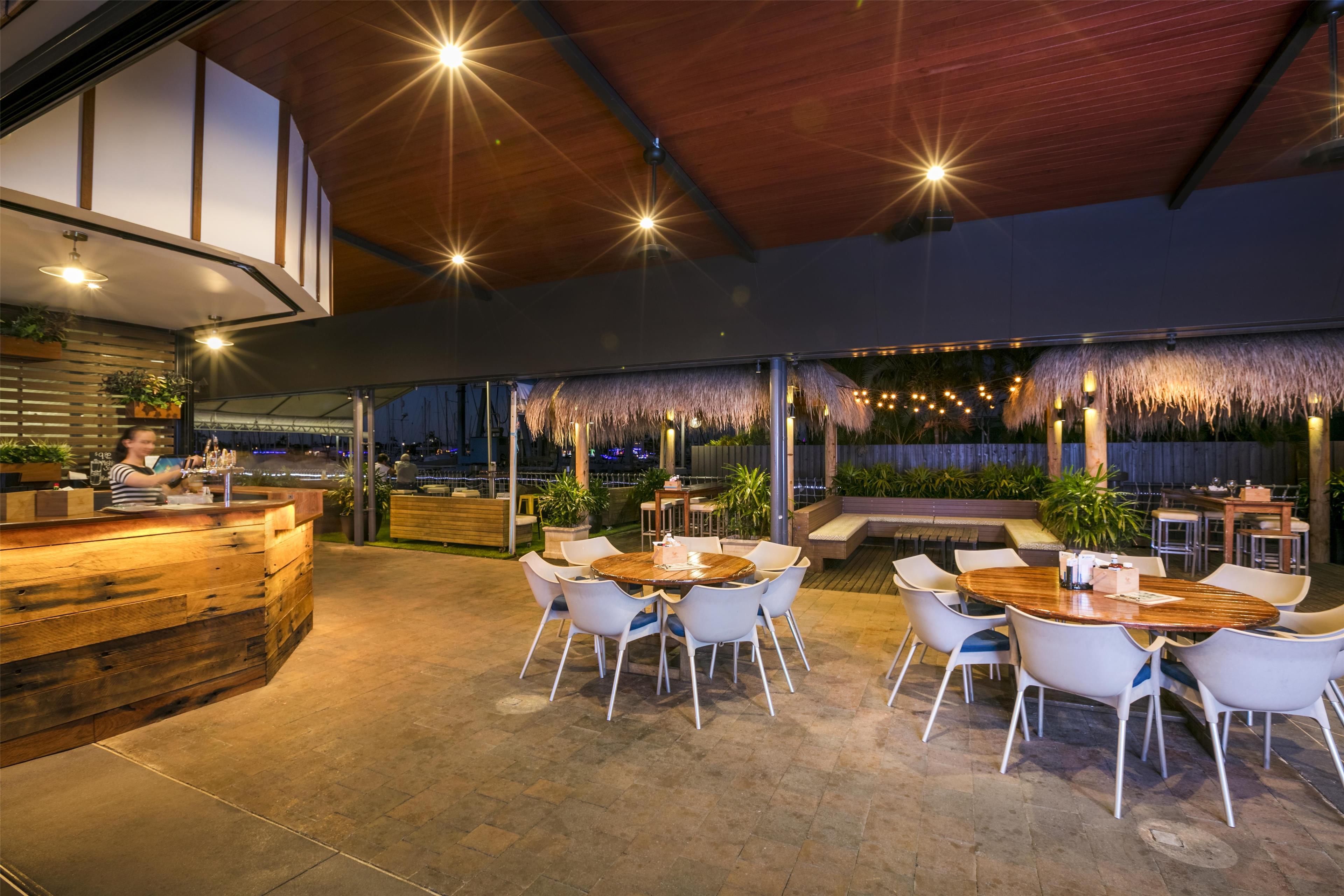 Bar/Salón Nightcap at Kawana Waters Hotel