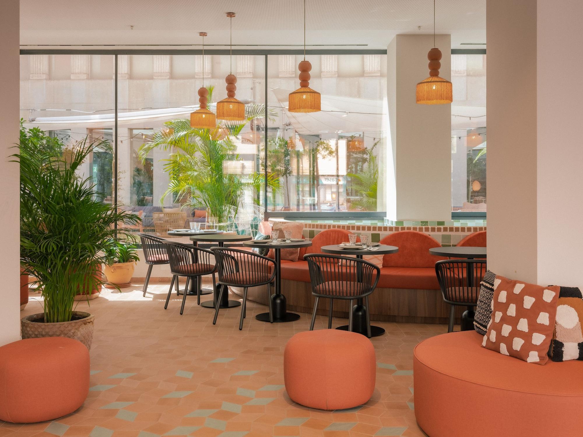Vista Lobby Ibis Styles Sevilla Santa Justa