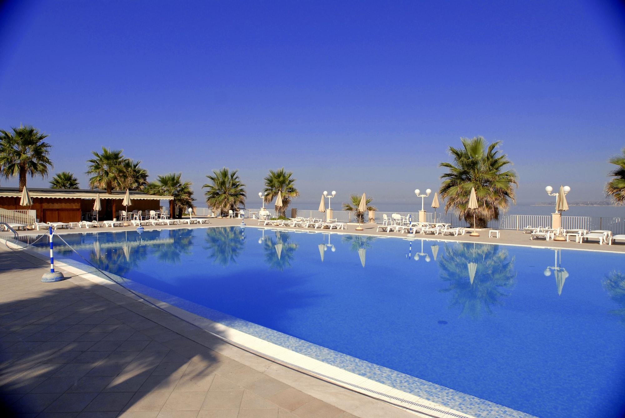 Vista Piscina Dioscuri Bay Palace Hotel