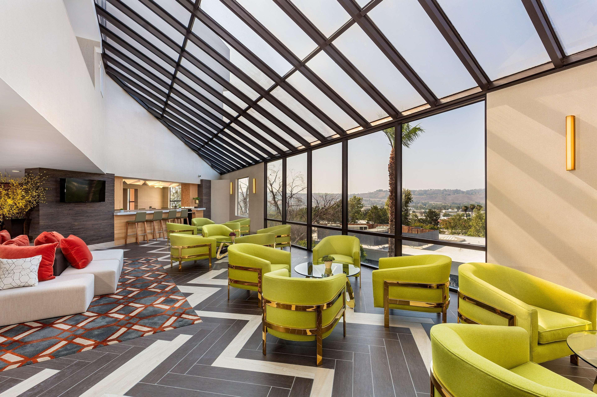 Vista Lobby DoubleTree by Hilton Pomona