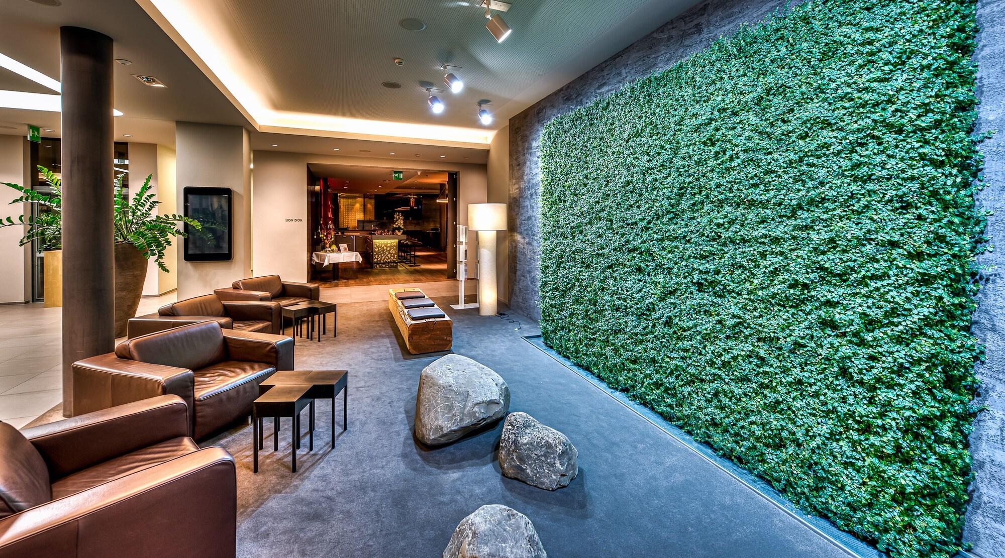 Vista Lobby Small Luxury Hotel Wellnesshotel Golfpanorama