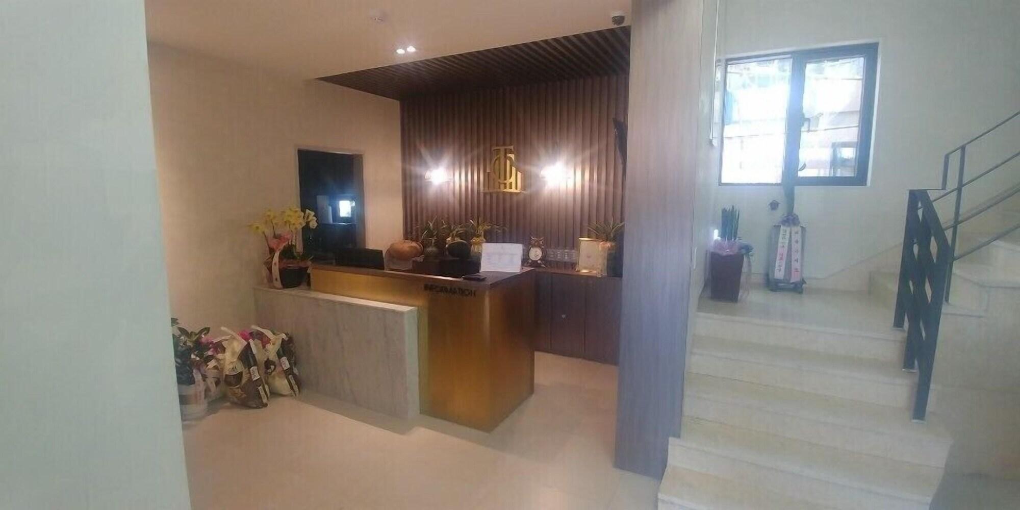 Vista Lobby Central Hotel