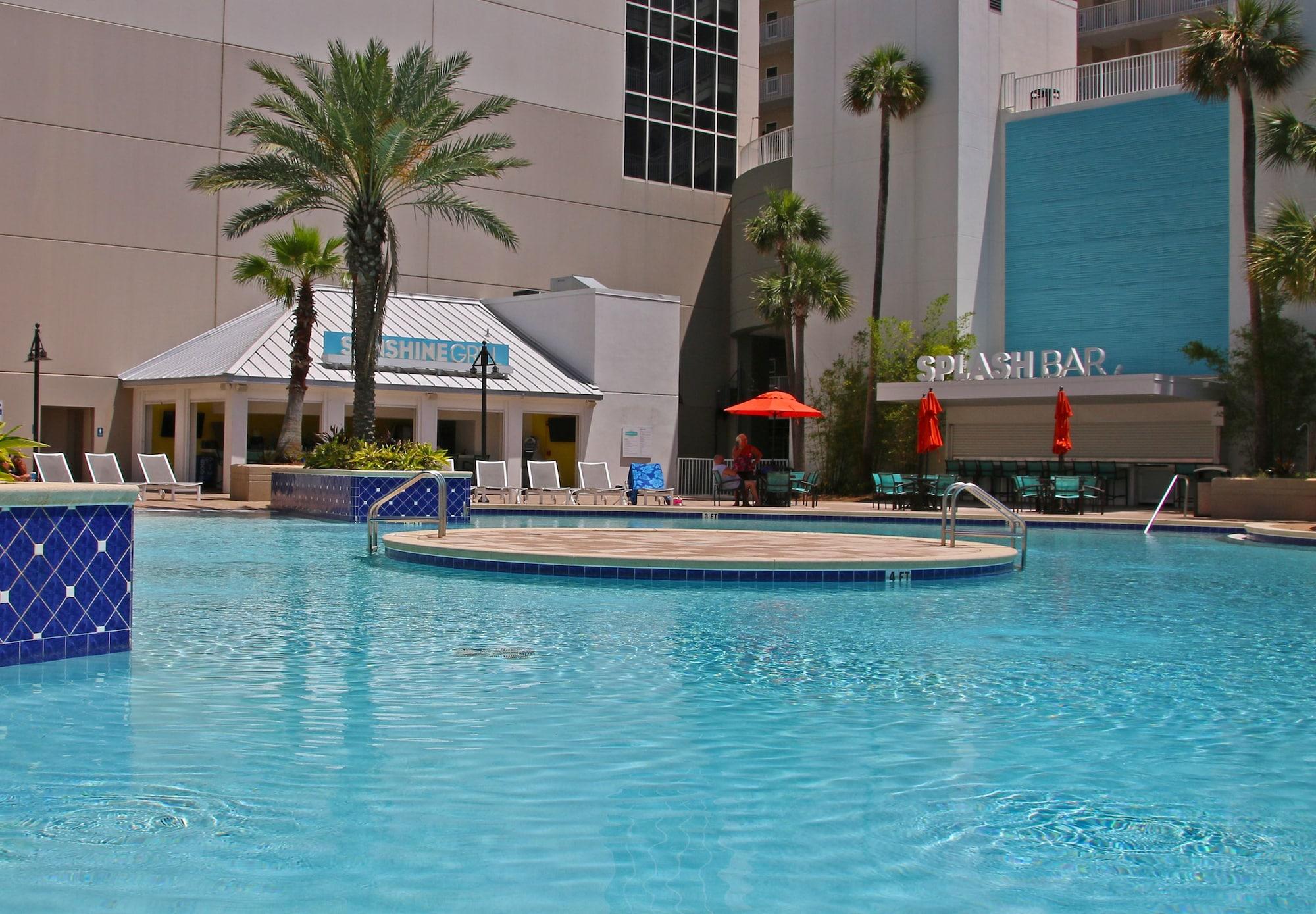 Restaurant Laketown Wharf by Emerald View Resorts