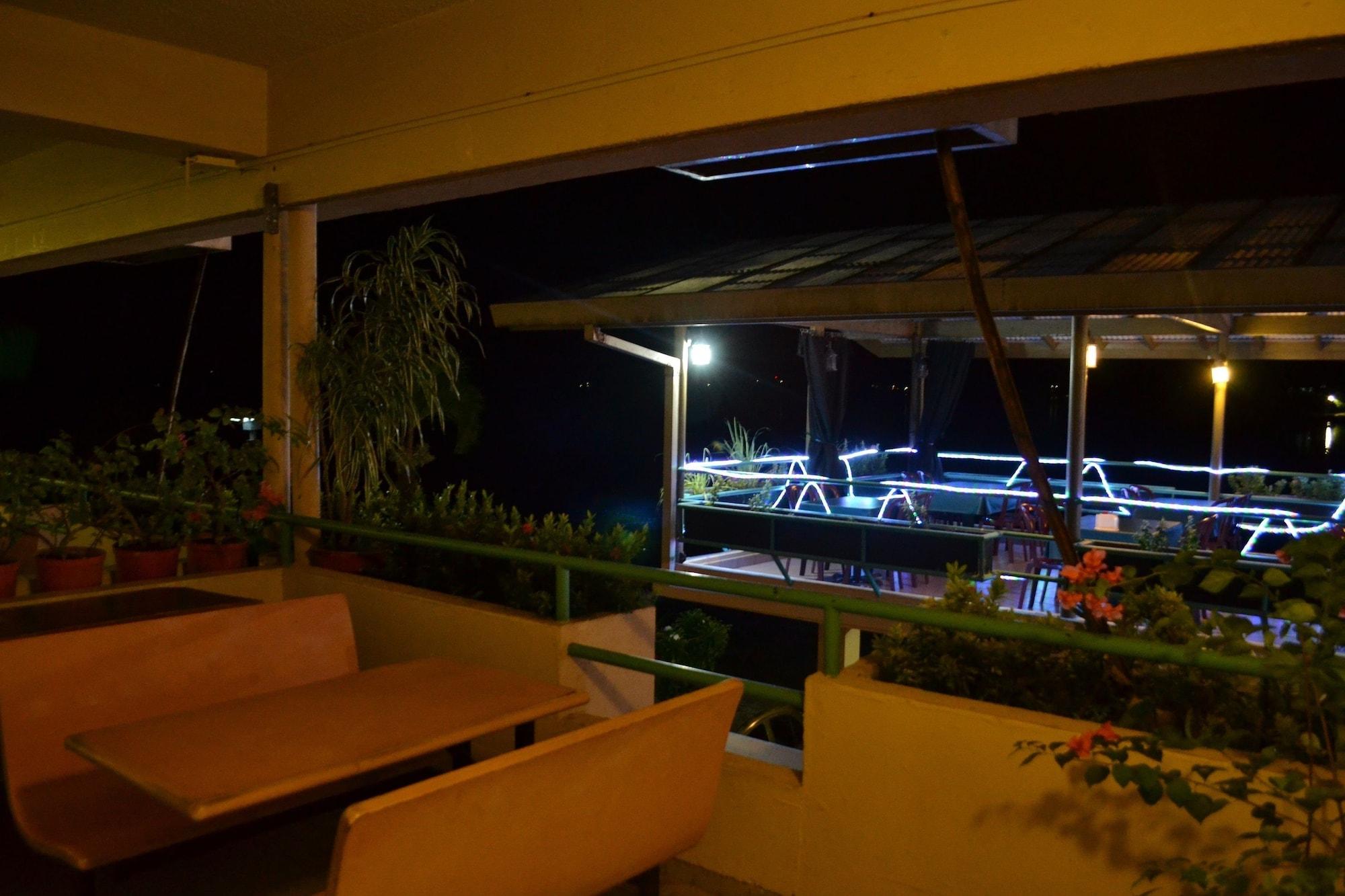 Restaurant West Plaza Hotel by the Sea