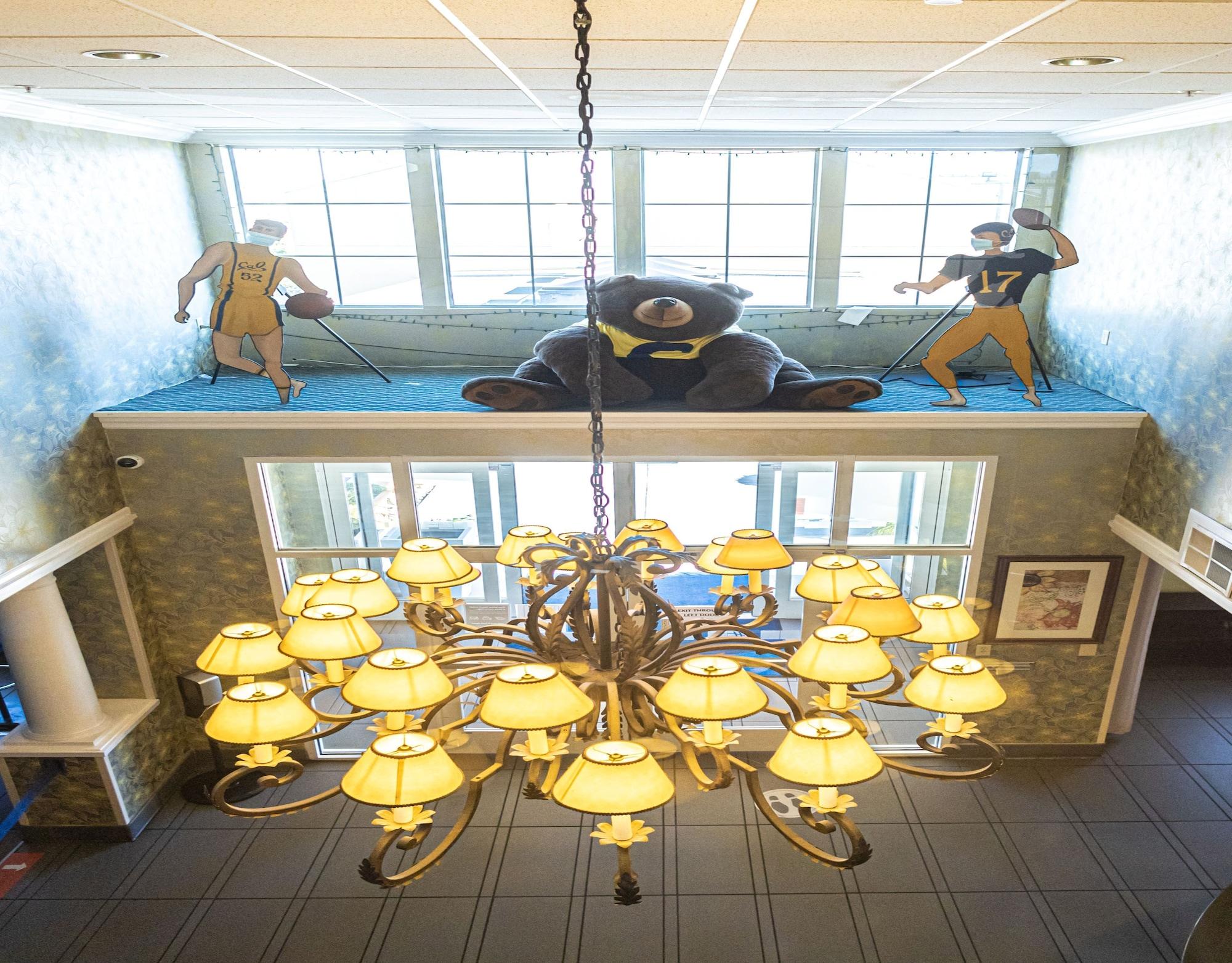 Vista Lobby Holiday Inn Express Hotel & Suites Berkeley by IHG