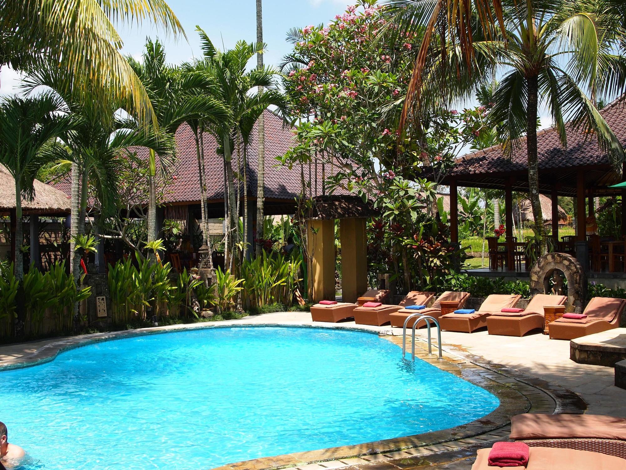 Vista Piscina Saren Indah Hotel