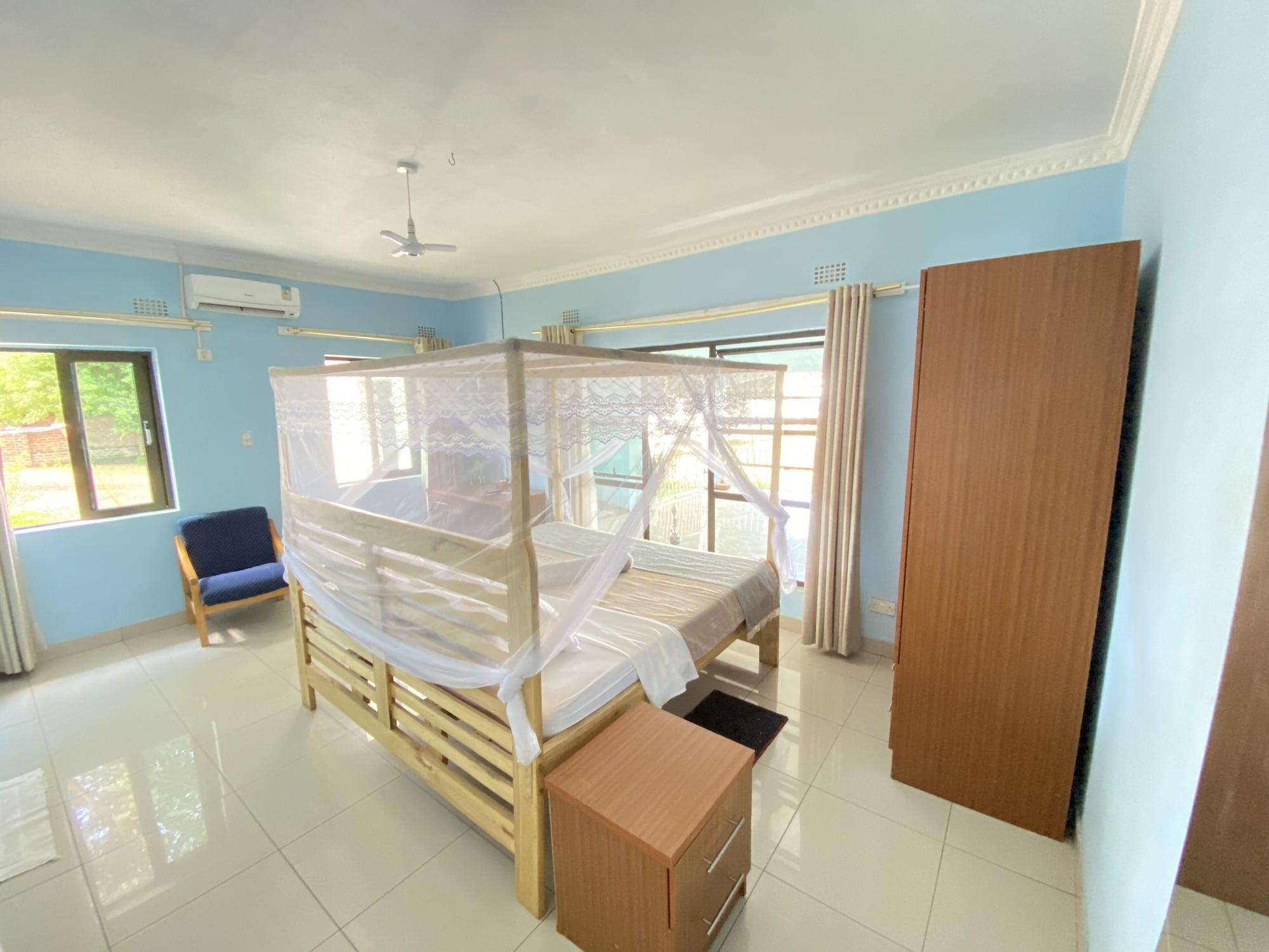 Varios Main Stream Beach Villa