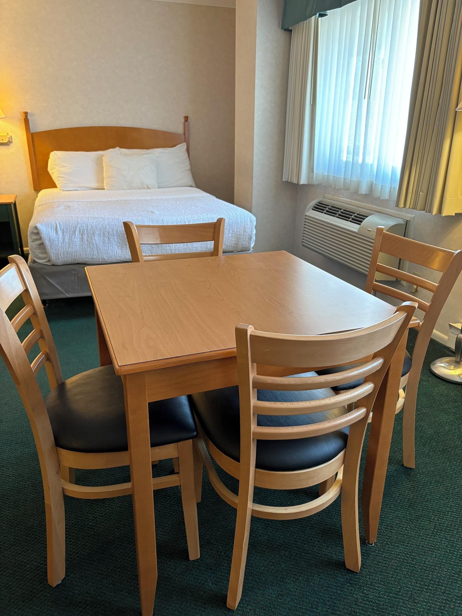 Habitación Magnuson Grand Pioneer Inn and Suites