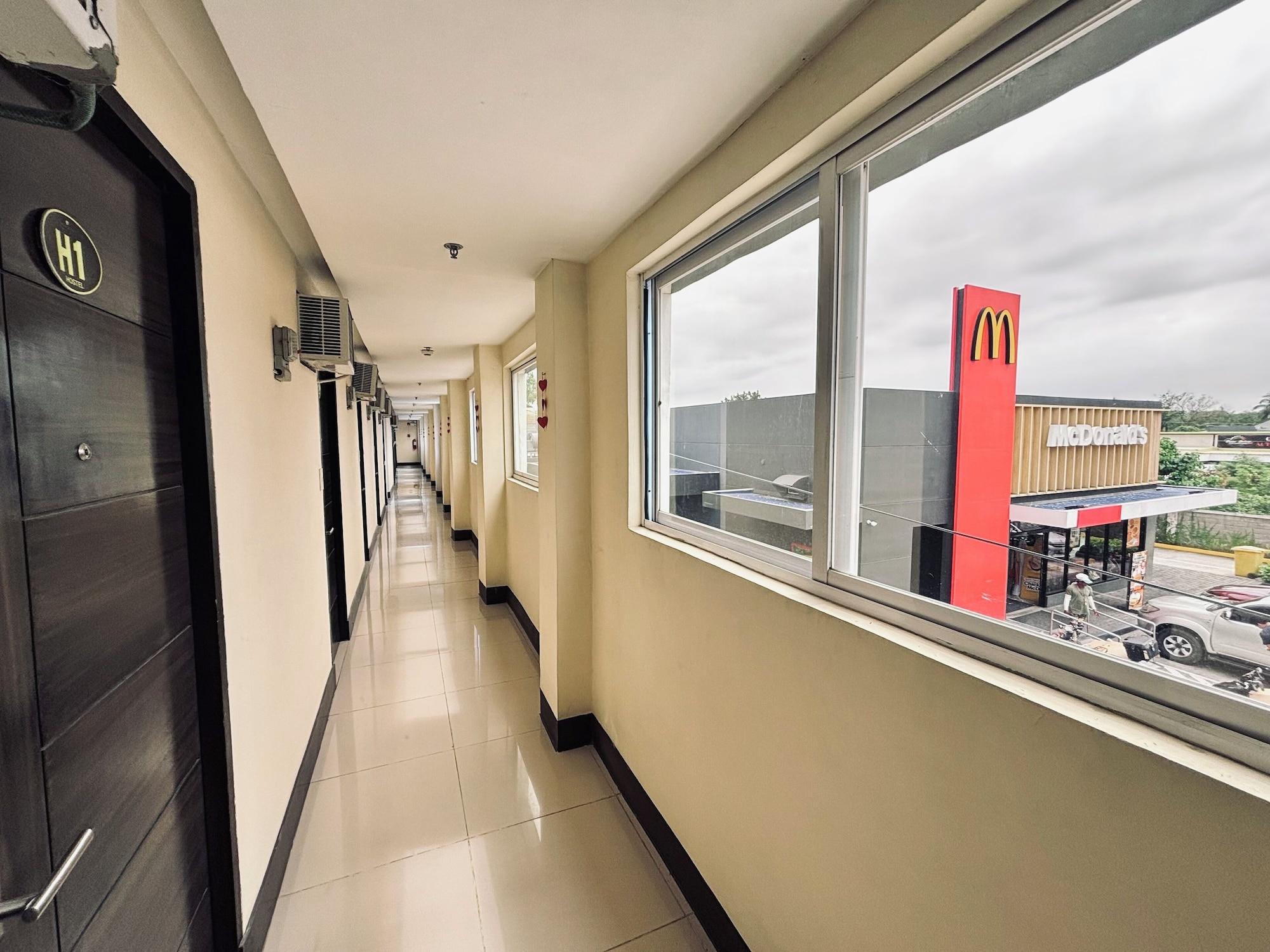 Varios Anton's Inn Hotel