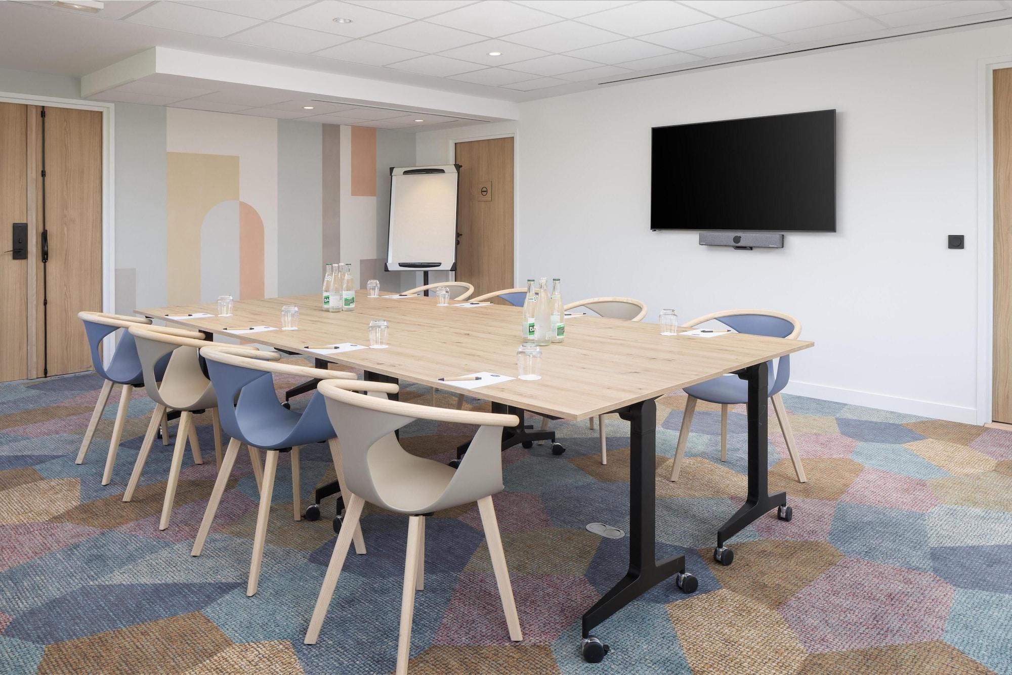 Sala de Reuniones Hampton By Hilton Paris Charles De Gaulle Airport