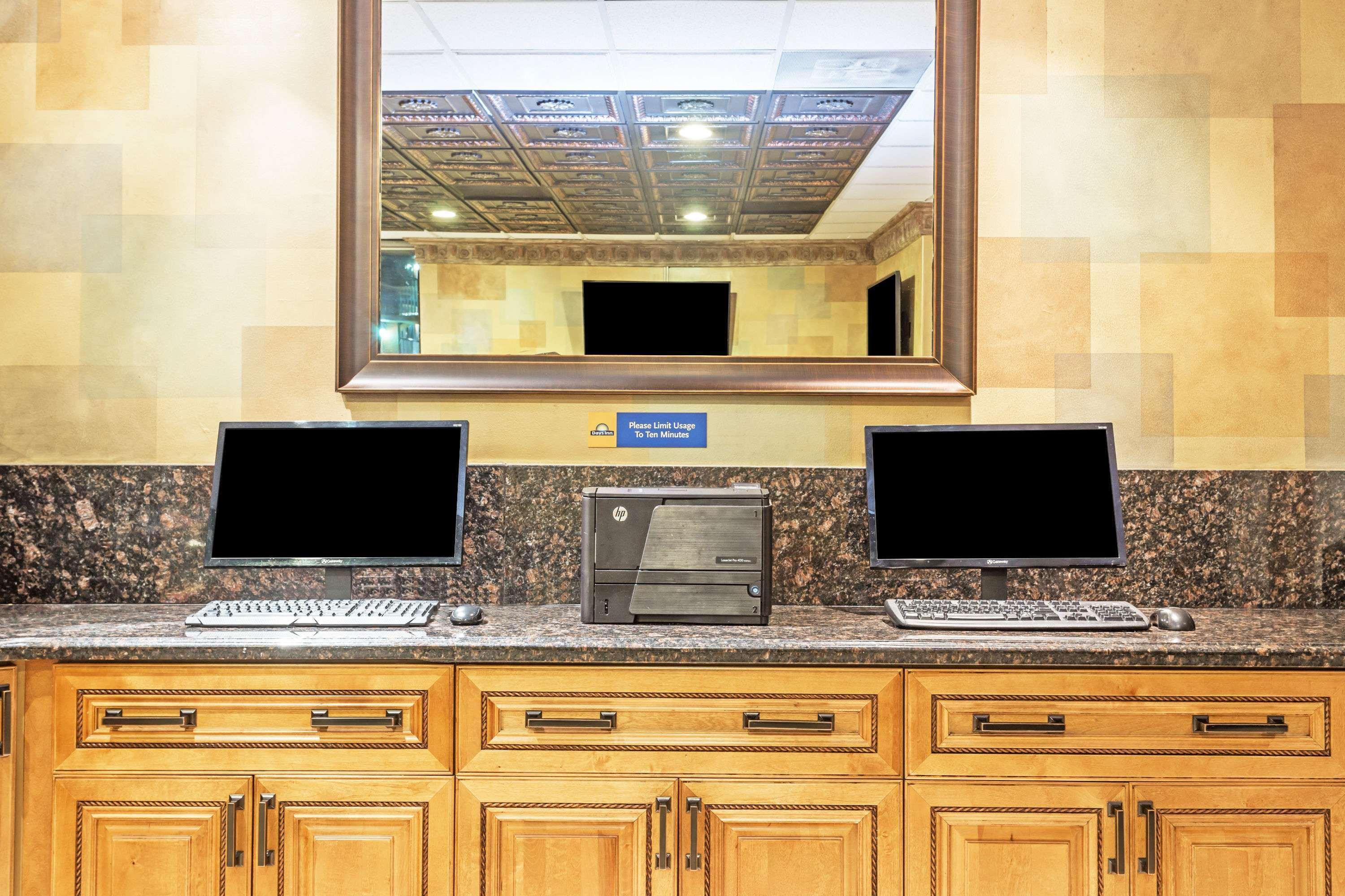 Centro de Negocios Days Inn by Wyndham Fort Lauderdale-Oakland Park Airport N