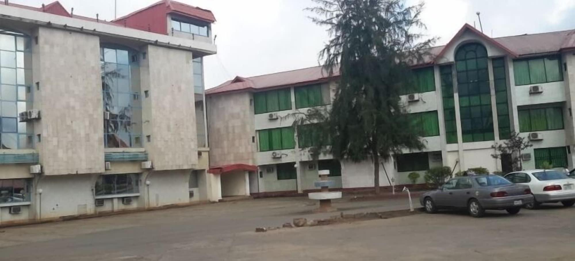 Comodidades del Alojamiento Owerri Hotel Plaza