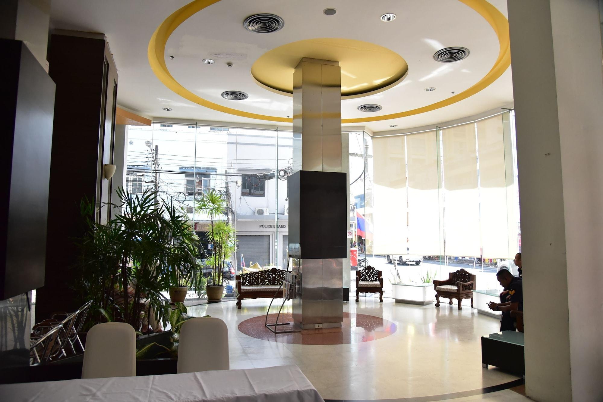 Vista Lobby Golden Crown Grand Hotel