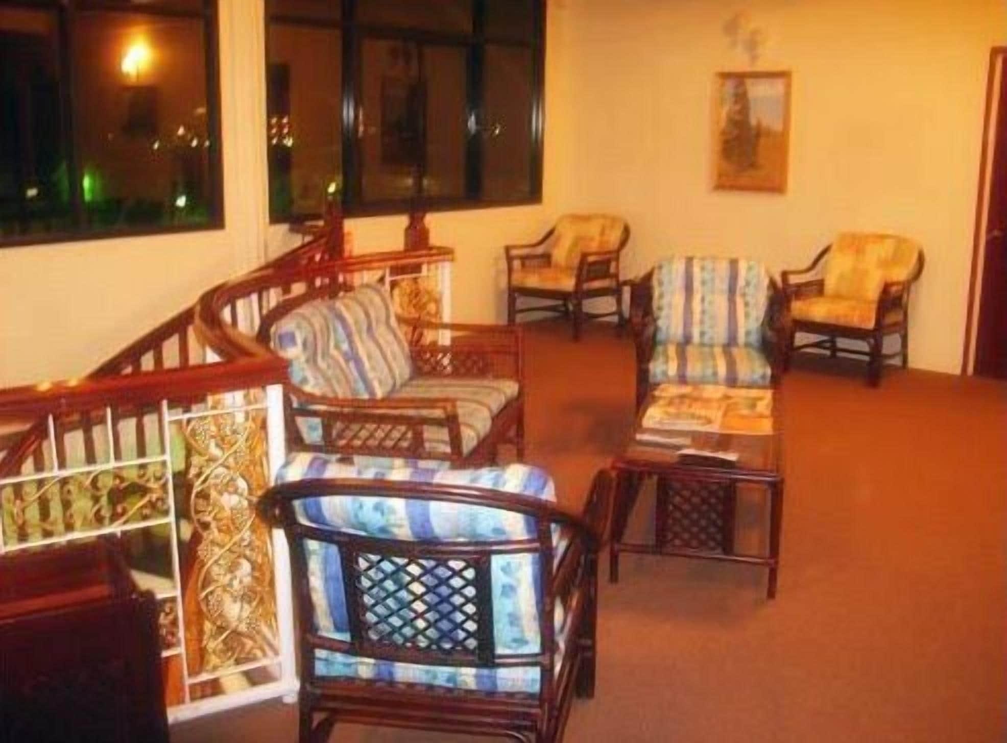 Bar/Salón Kanuku Suites