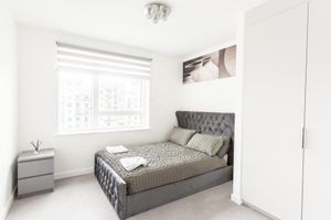 Alquiler Vacacional - Brand New Luxurious 2-bed Apartment in Barking