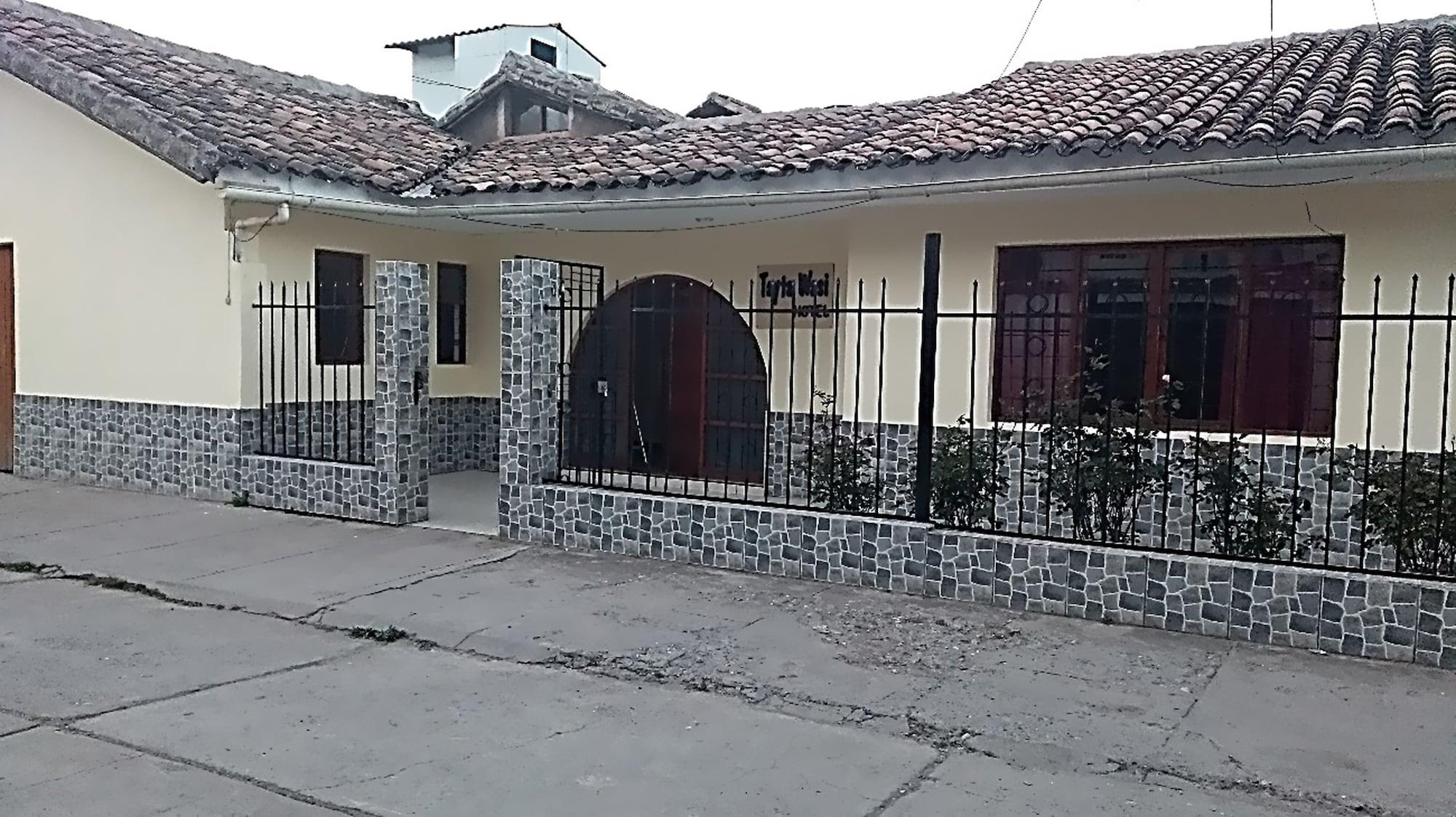 Vista Exterior Hostal Tayta Wasi