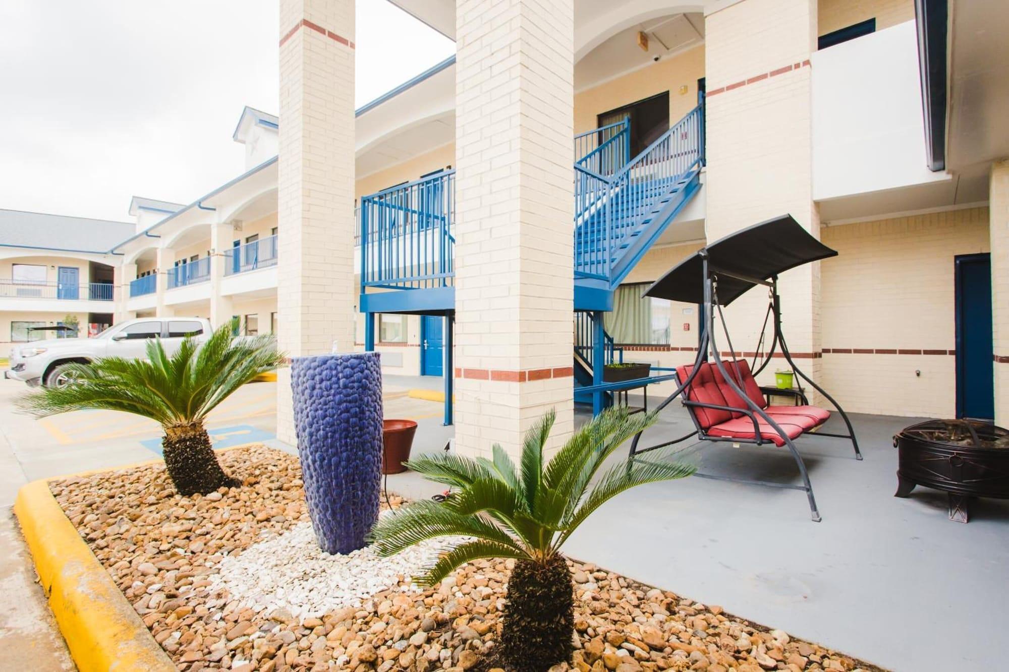 Vista Exterior Palace Inn Blue Kemah