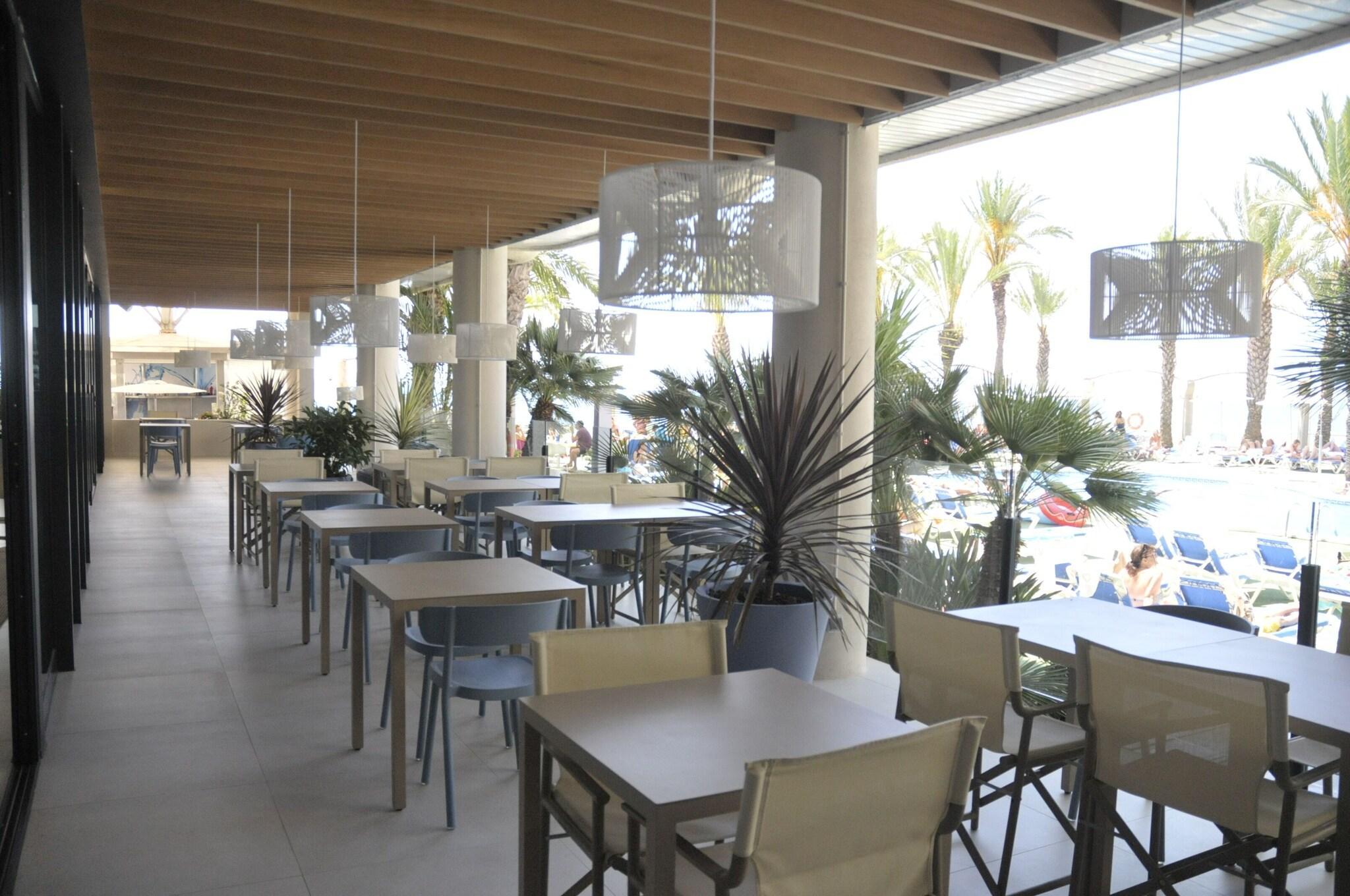 Vista Exterior Caprici Beach Hotel & Spa