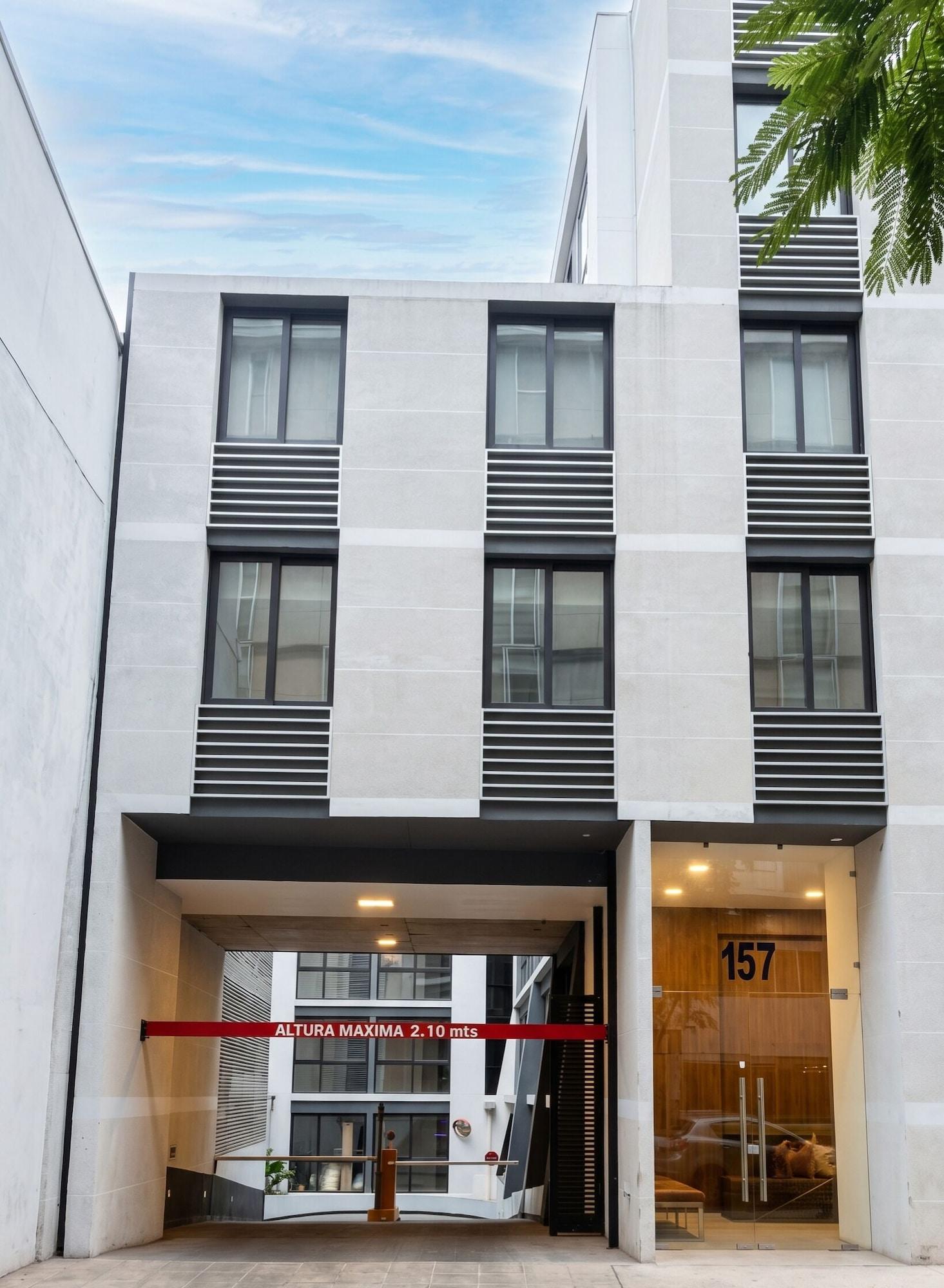 Vista Exterior Edificio Serrano by Domus Travels