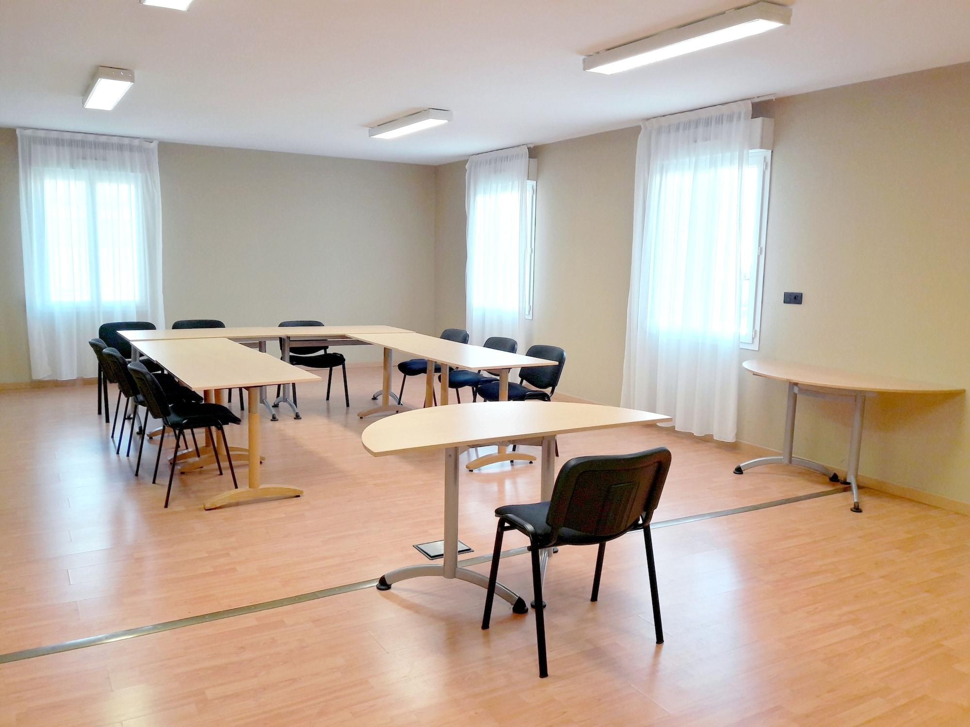 Sala de Reuniones Logis De France Des Sources