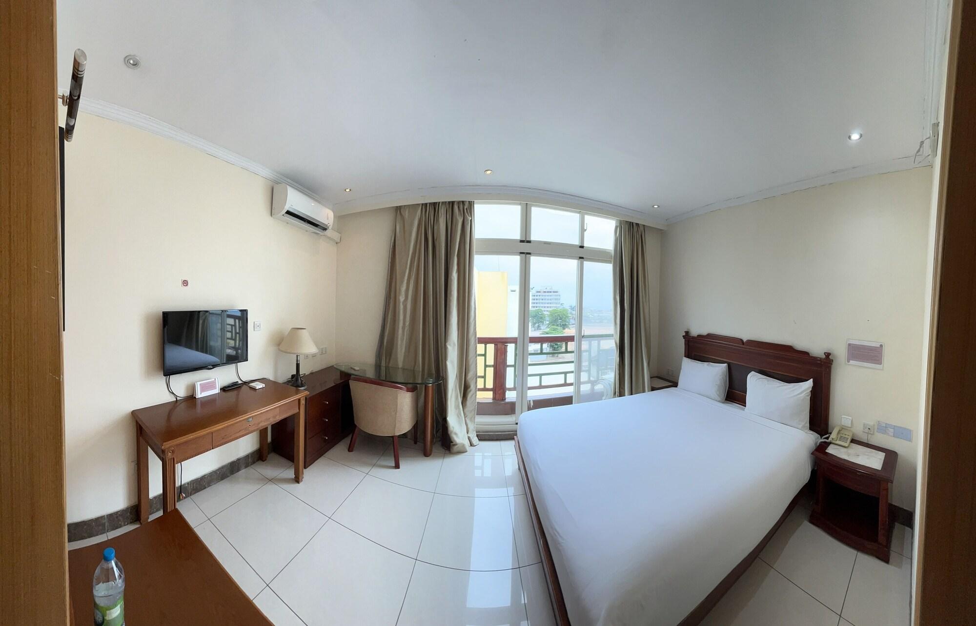 Varios Hotel Chez Wou