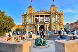 Actividad - Recorrido a pie por la Ciudad Baja de Zagreb con pausa para café
