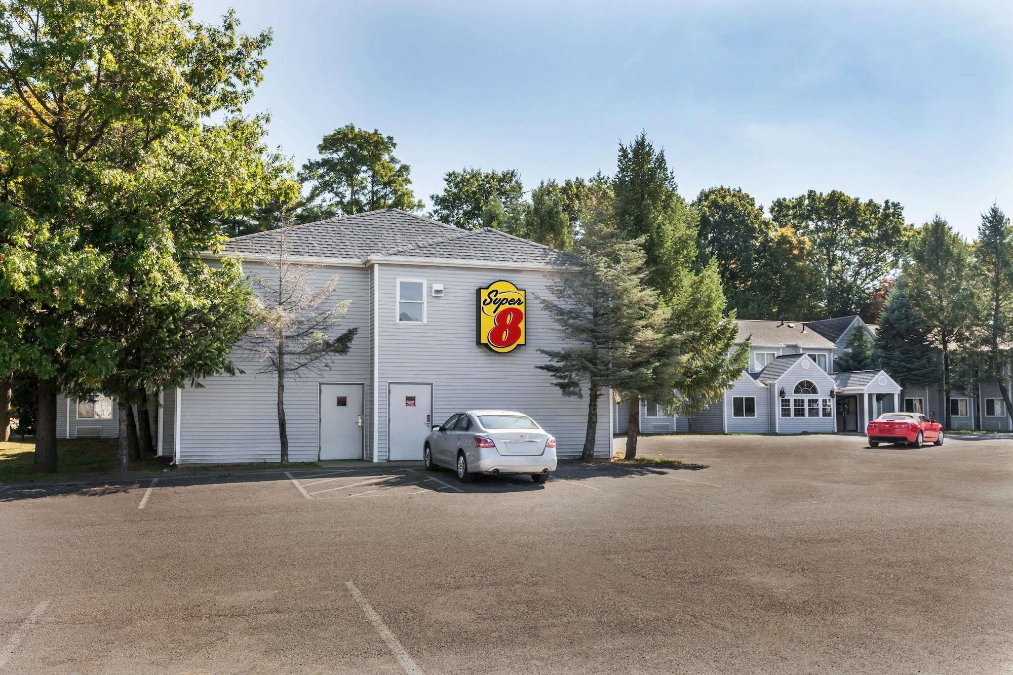 Varios Super 8 by Wyndham Schenectady/Albany Area