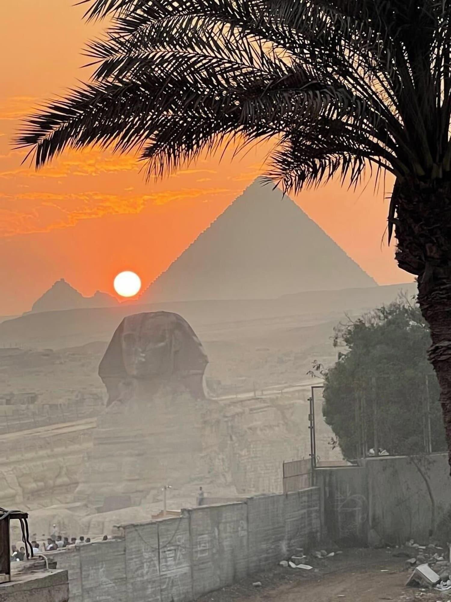 Varios White House Pyramids View