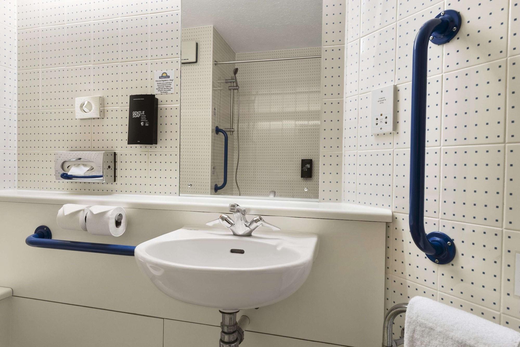 Equipamiento de Habitación Days Inn by Wyndham Warwick South M40