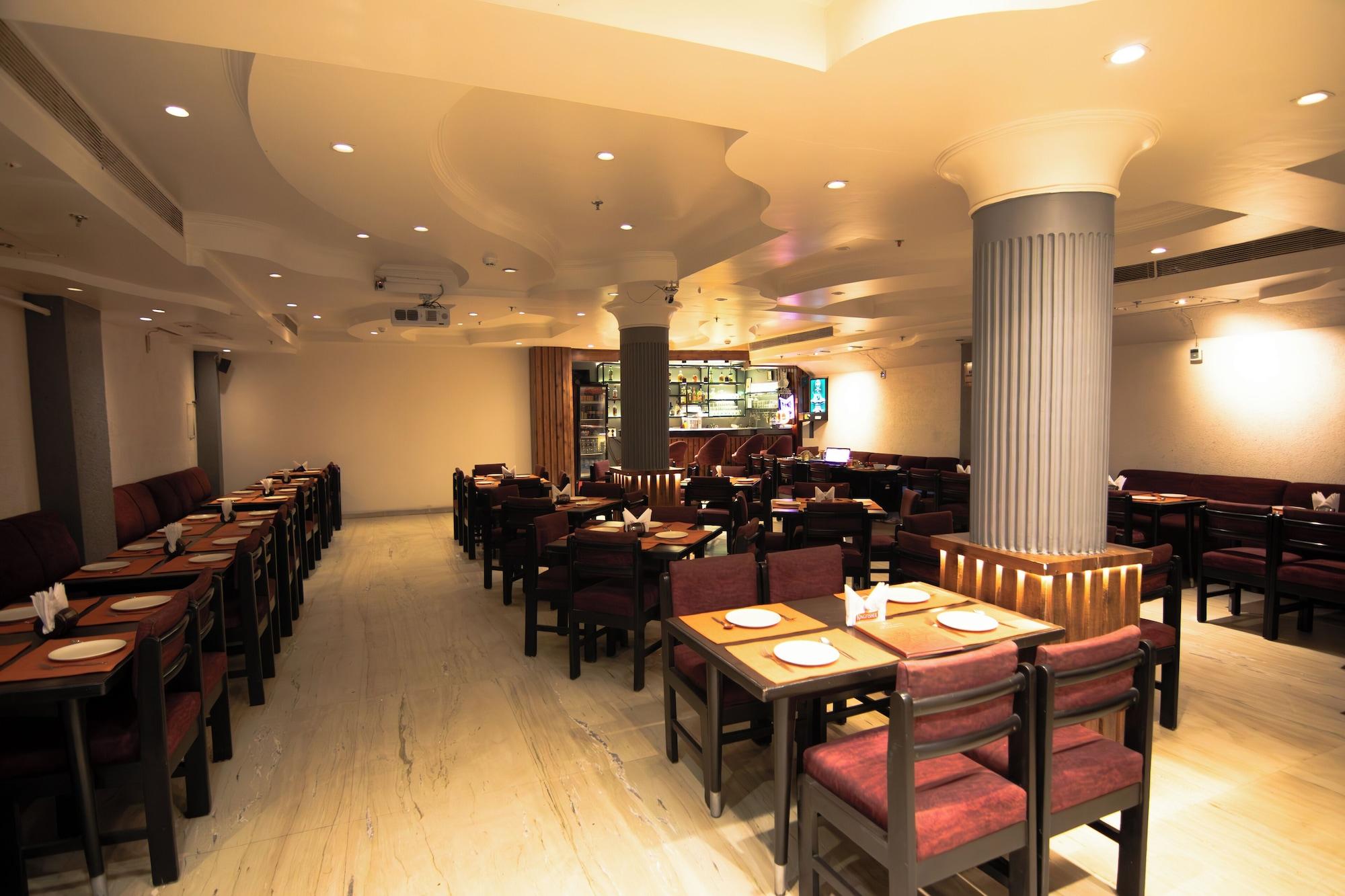 Bar/Salón Jullundur Hotel