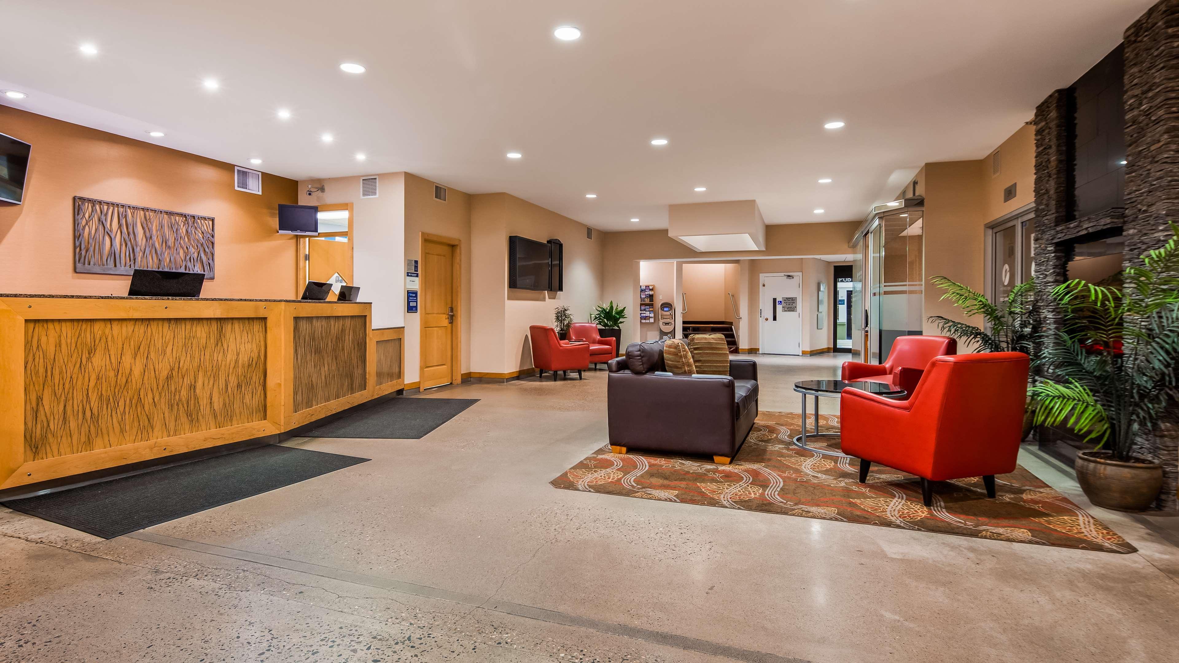 Vista Lobby Best Western Plus Kelowna Hotel & Suites