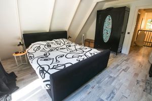 Alquiler Vacacional - A Detached Bungalow With Outdoor Fireplace, Covered Terrace and Pond in a Forest Plot