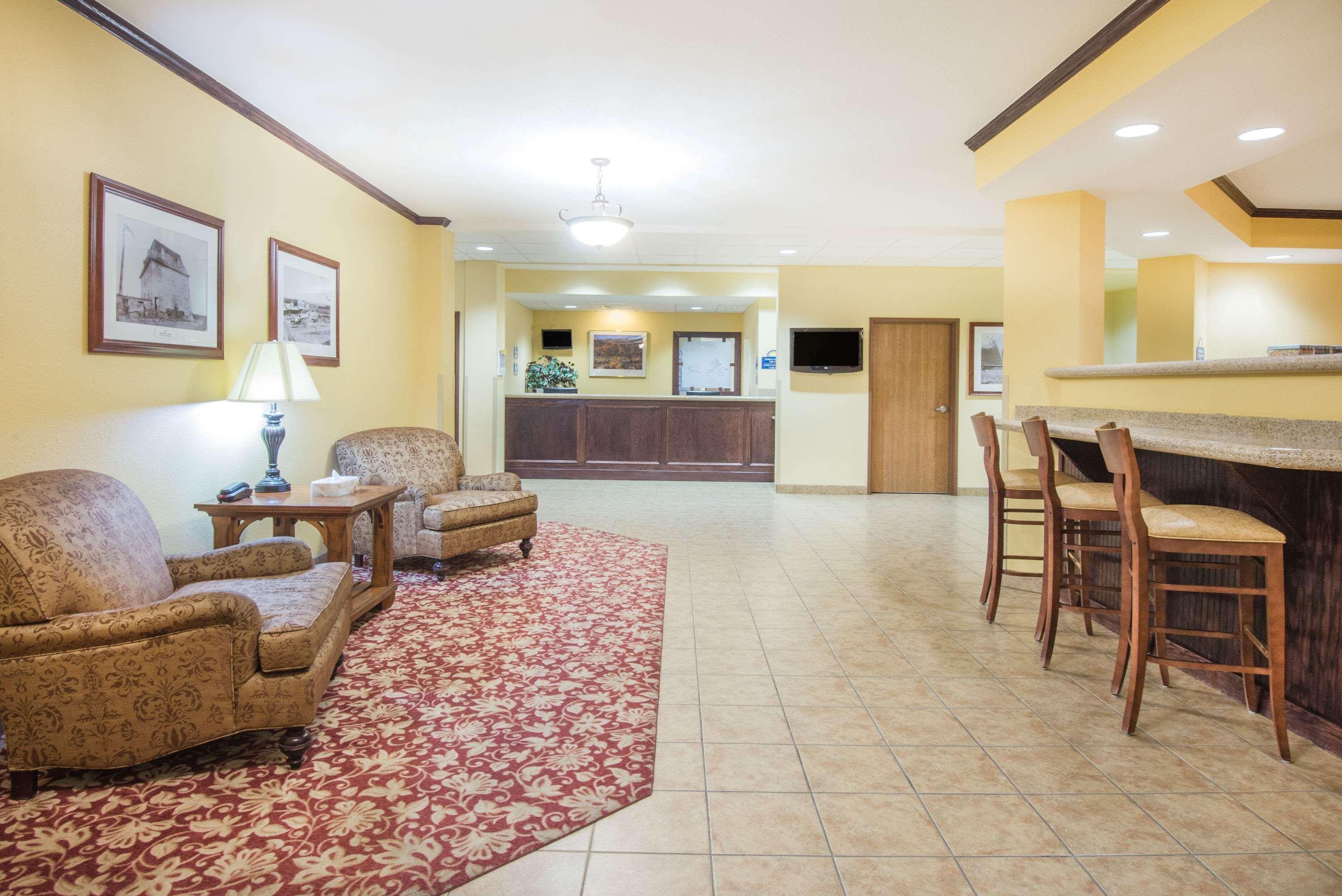 Vista Lobby Days Inn by Wyndham Ellis