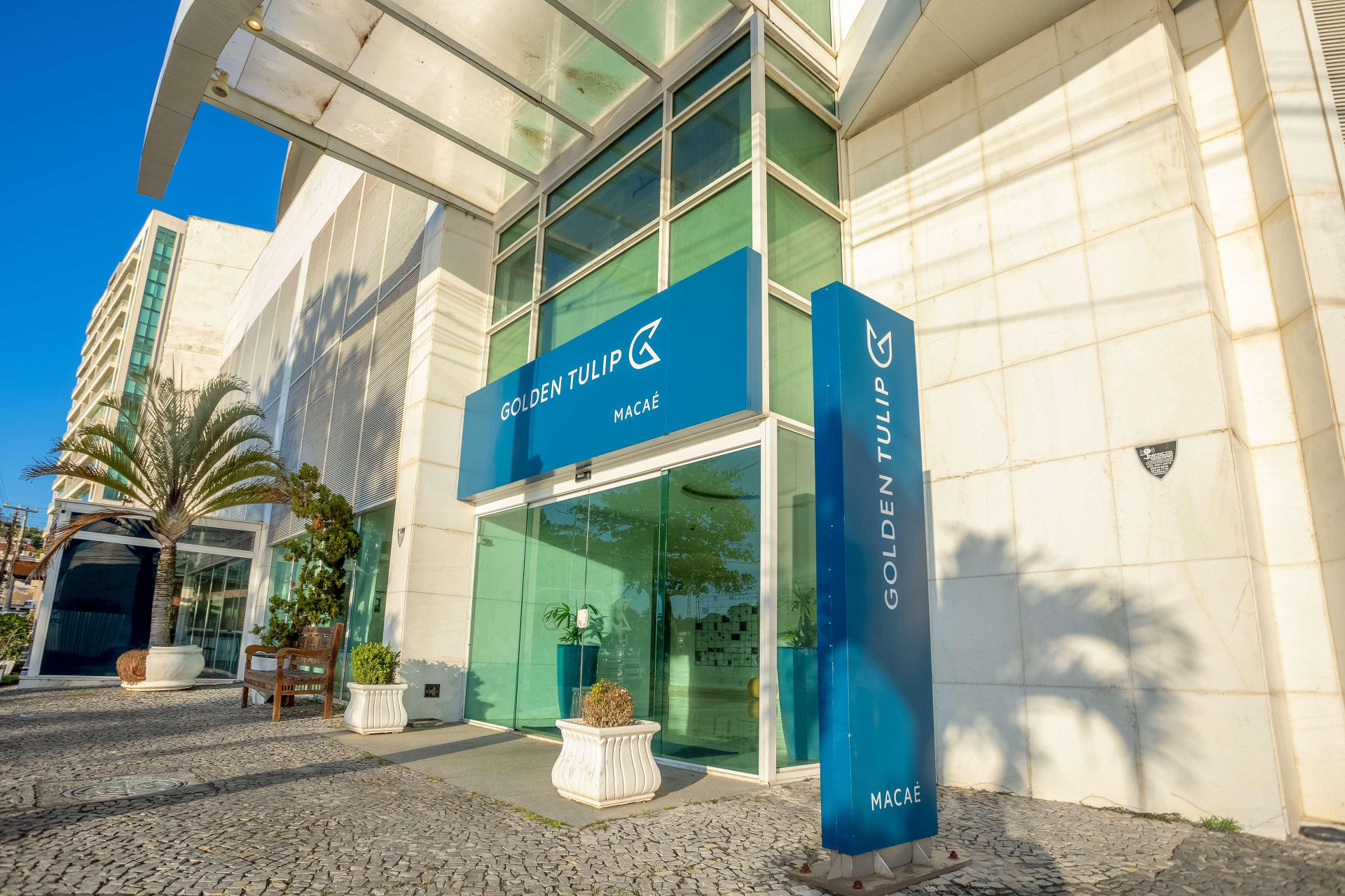 Vista Exterior Golden Tulip Macaé