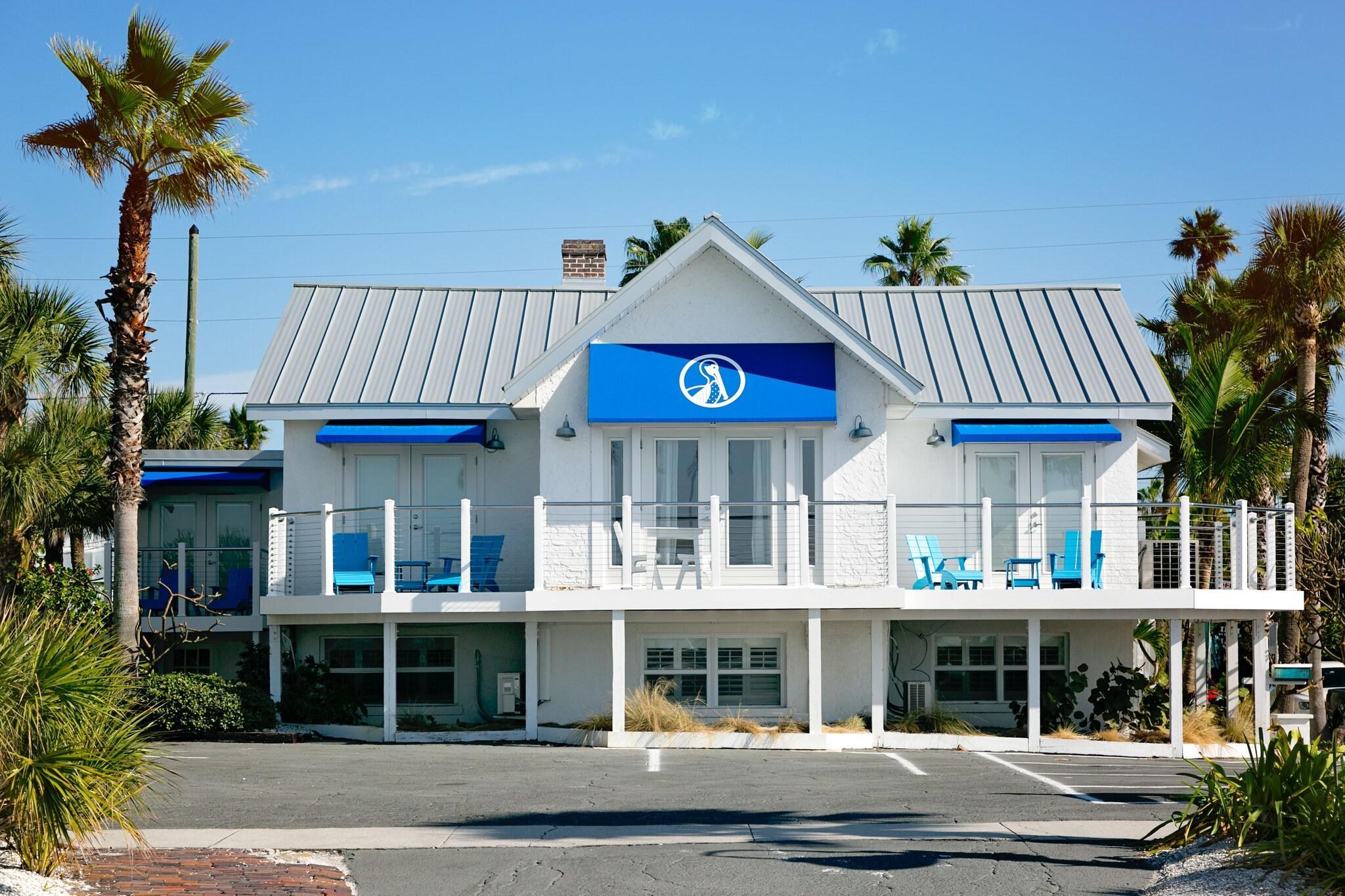 Vista Exterior Inn on the Beach - 18+ only