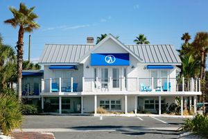 Alojamiento - Inn on the Beach - 18+ only