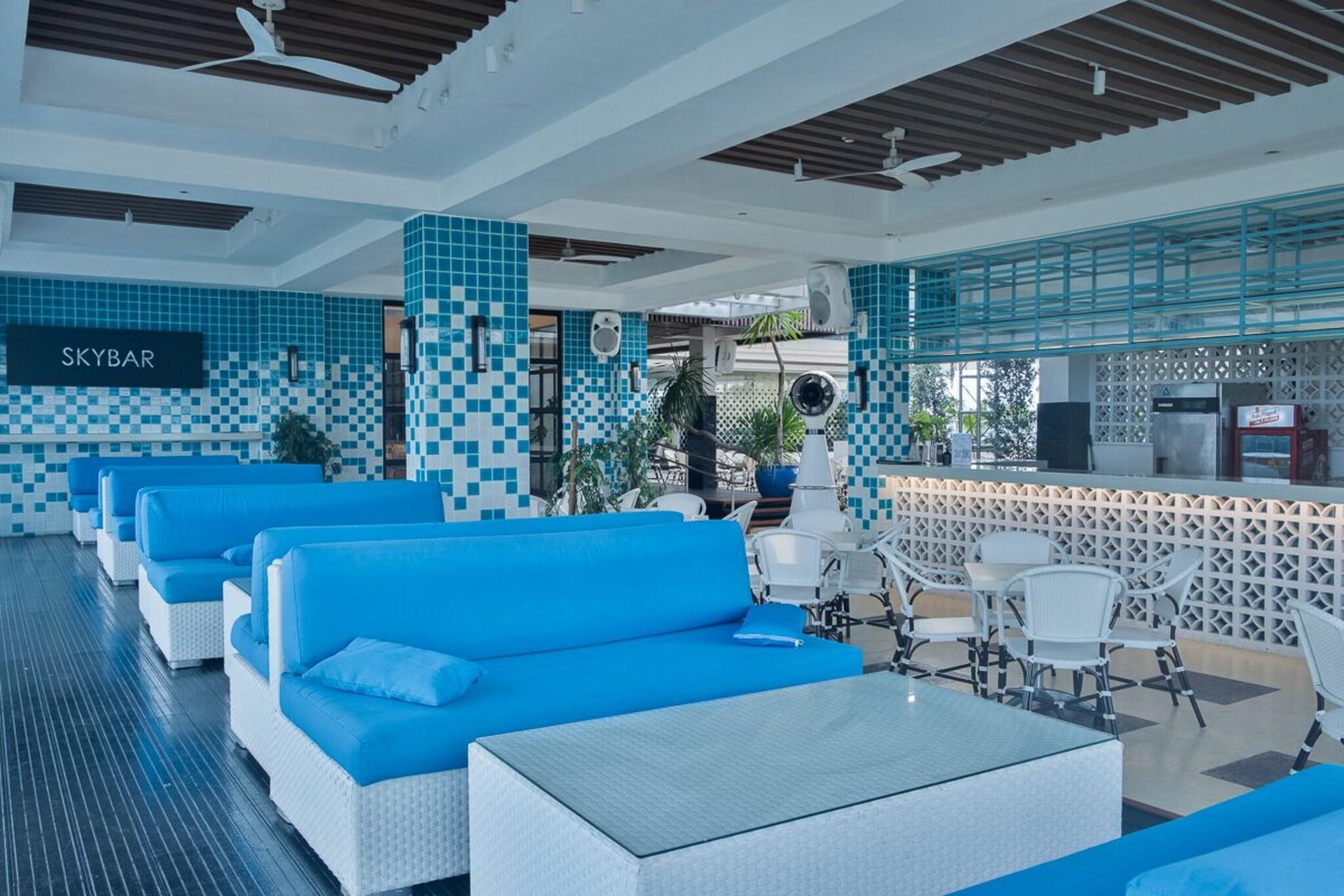 Bar/Salón Stonehill Suites