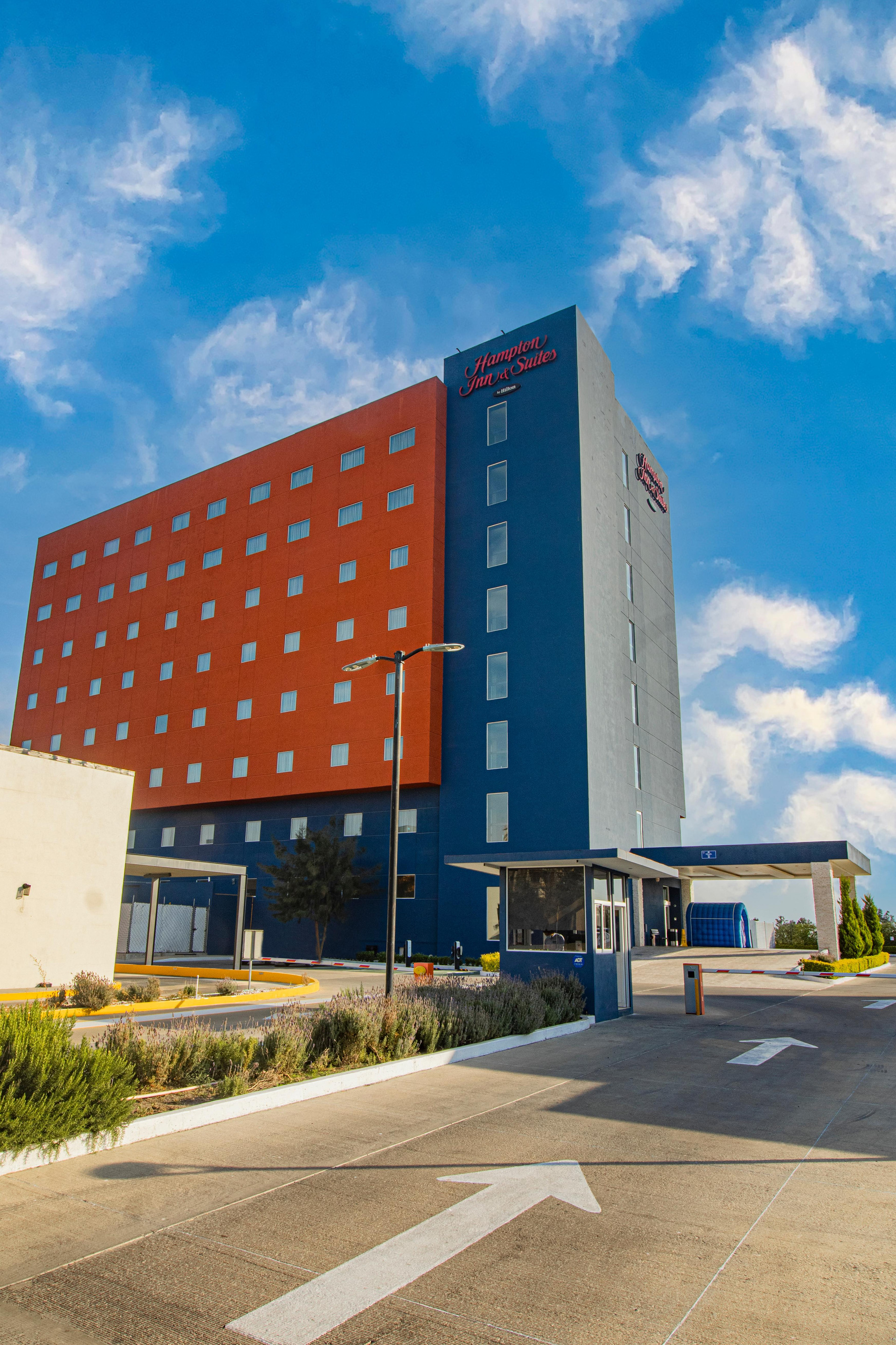 Vista Exterior Hampton Inn & Suites by Hilton Salamanca Bajio