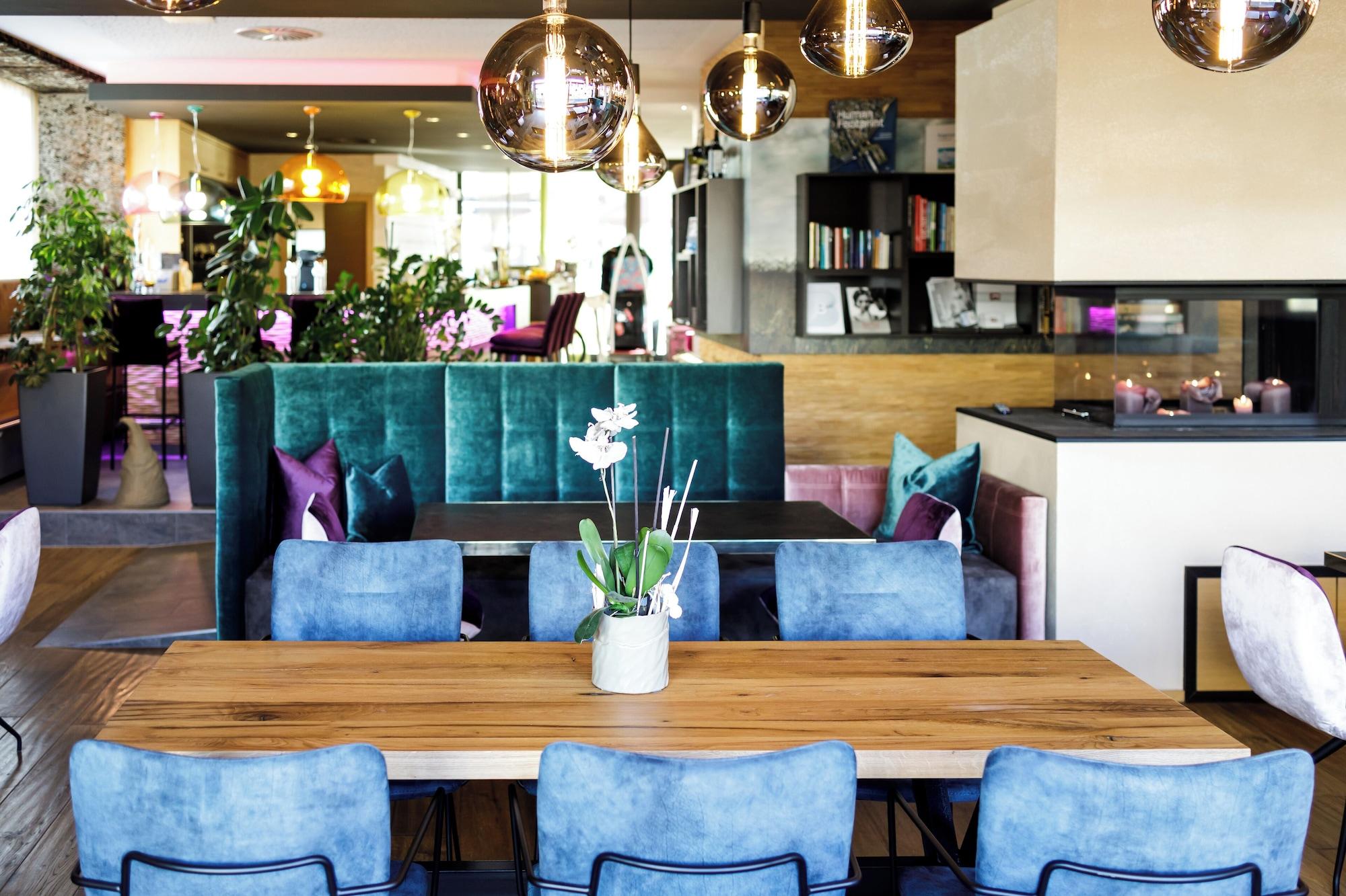 Vista Lobby Lederer Boutique Hotel