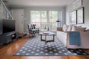Alojamiento - Spacious and Modern Hotel Suites with Heated Pool, Gym and Hot Tub!