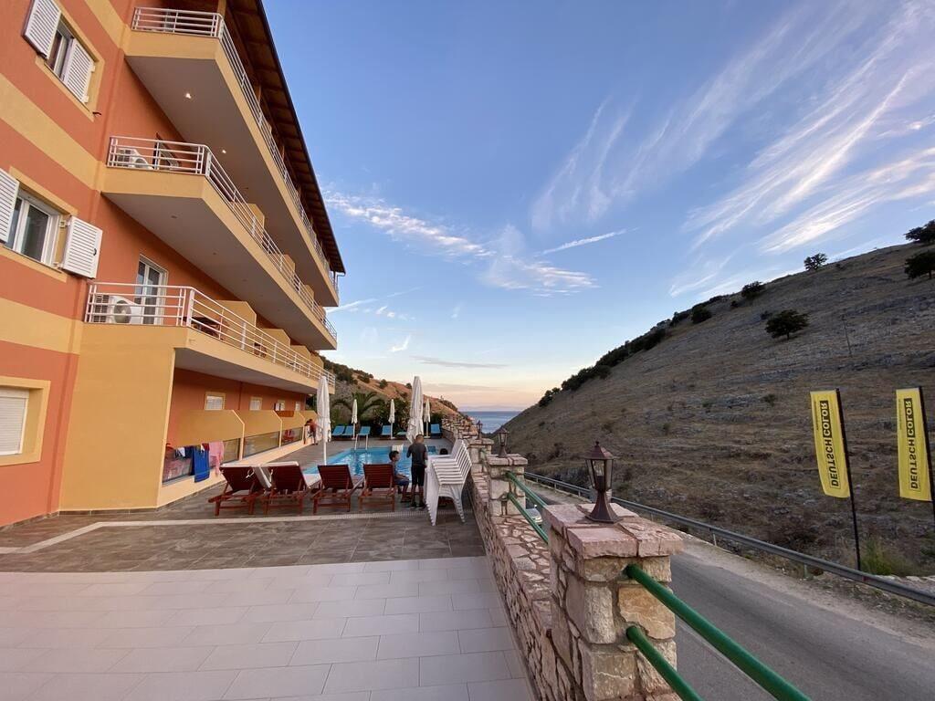 Varios Karos Hotel Llaman